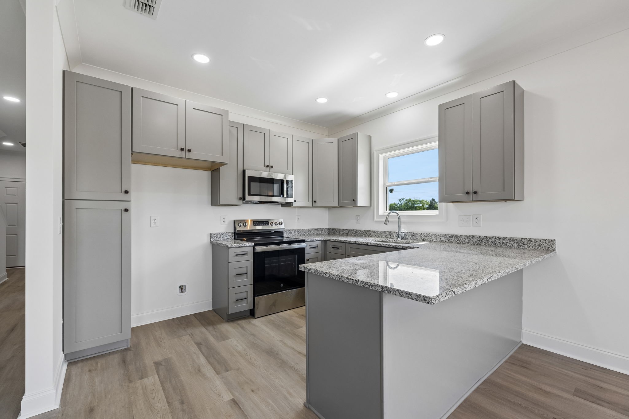 2216 Pickwick Place Property Photo 3