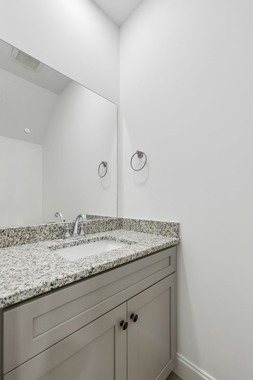 2216 Pickwick Place Property Photo 18