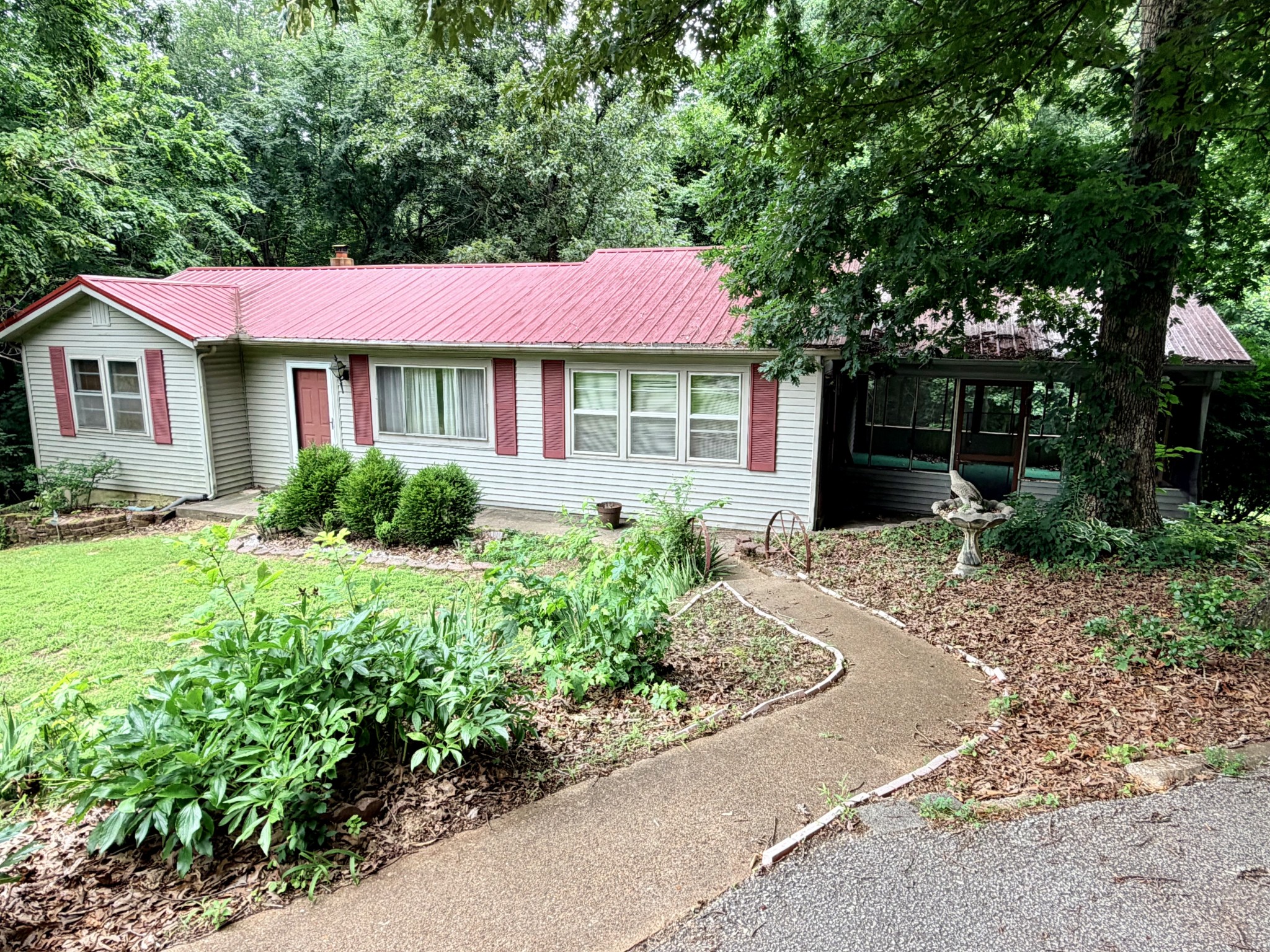 2155 Spring Hill Rd Property Photo 1