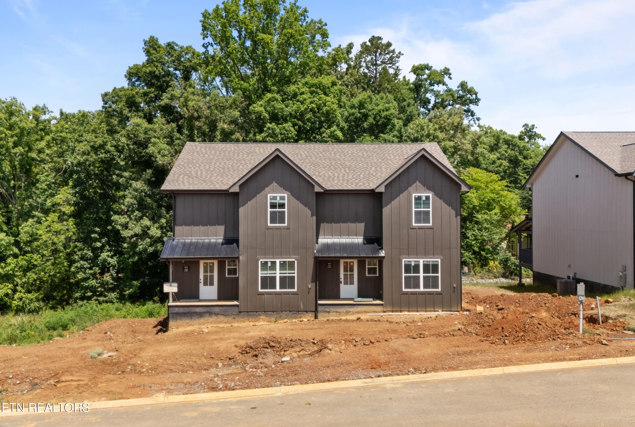 911 LACY CT