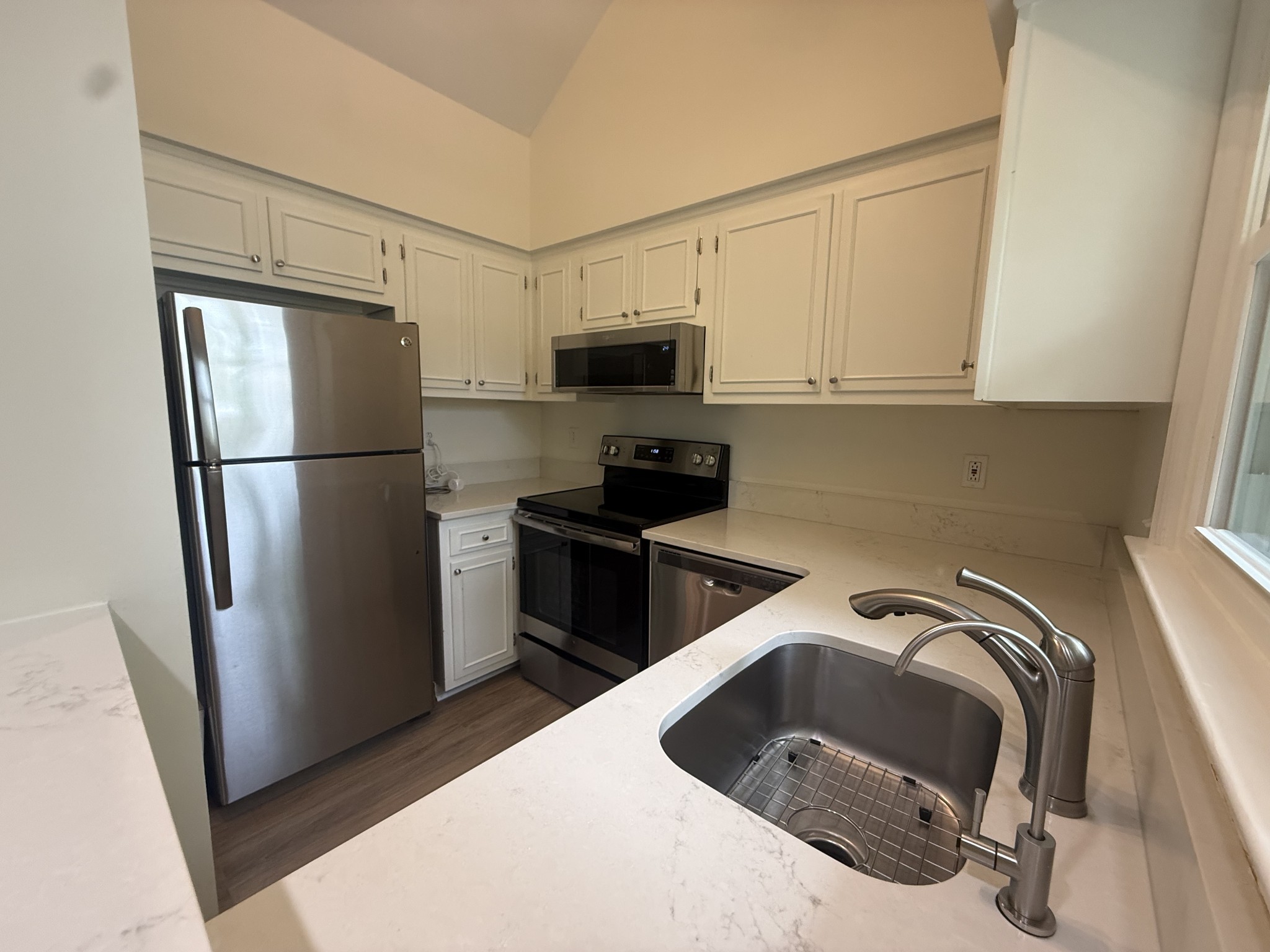 2135 Acklen Ave Property Photo 12
