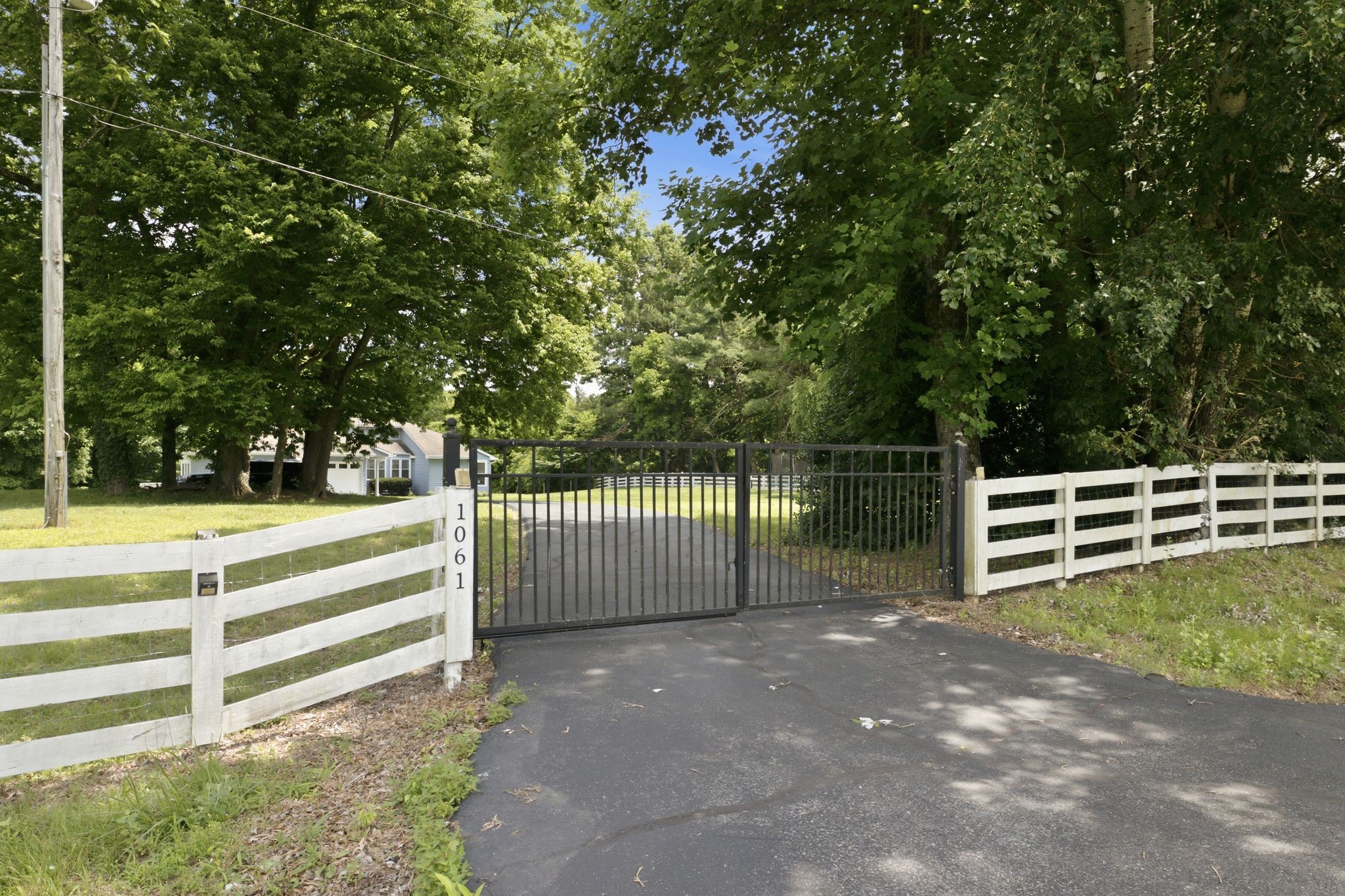 1061 Cliff White Rd Property Photo 2