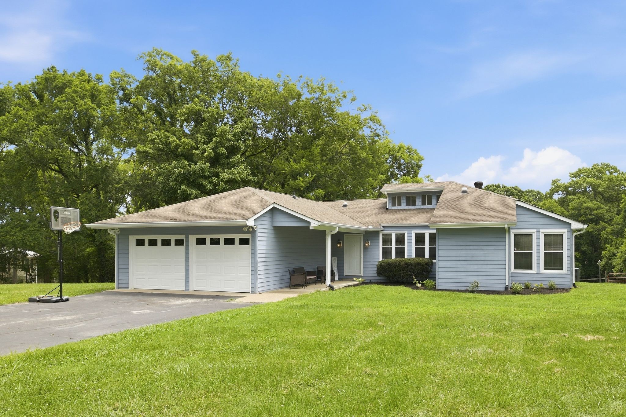 1061 Cliff White Rd Property Photo 3