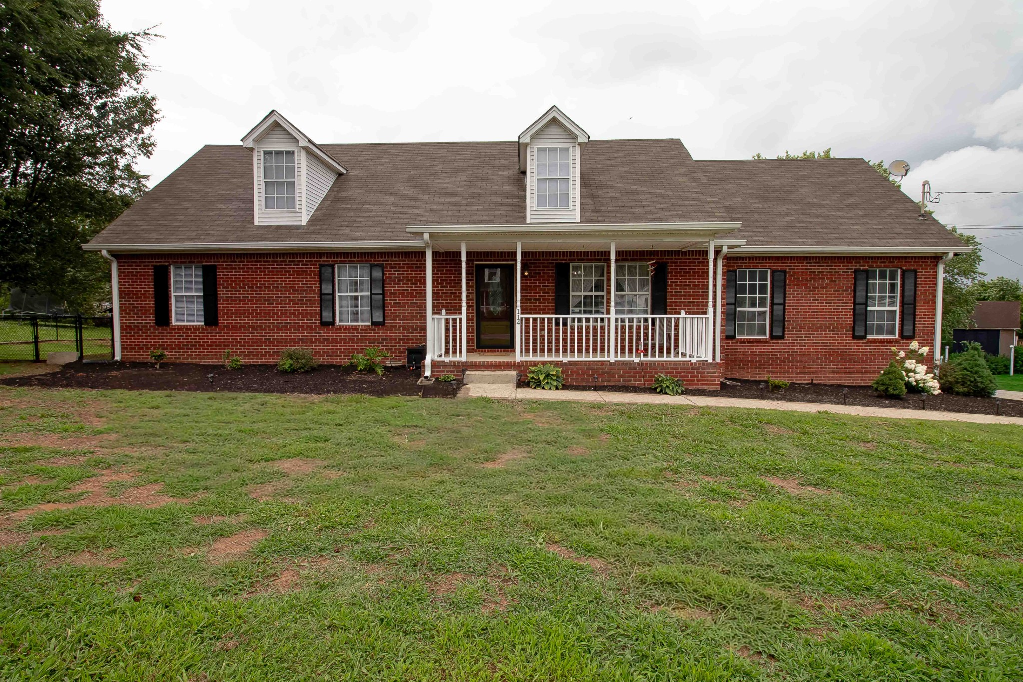 114 Lake Forest Dr Property Photo 1