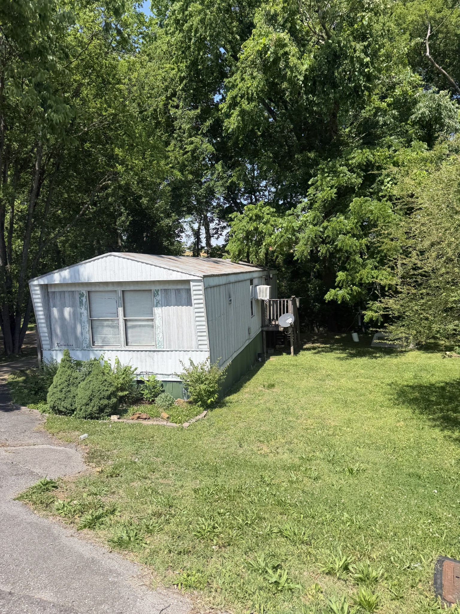 200 Dogwood Dr Property Photo 4