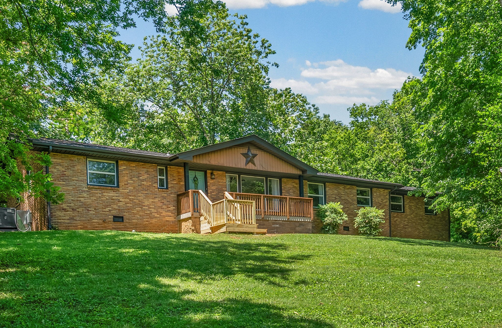 509 Rosewood Dr Property Photo 1