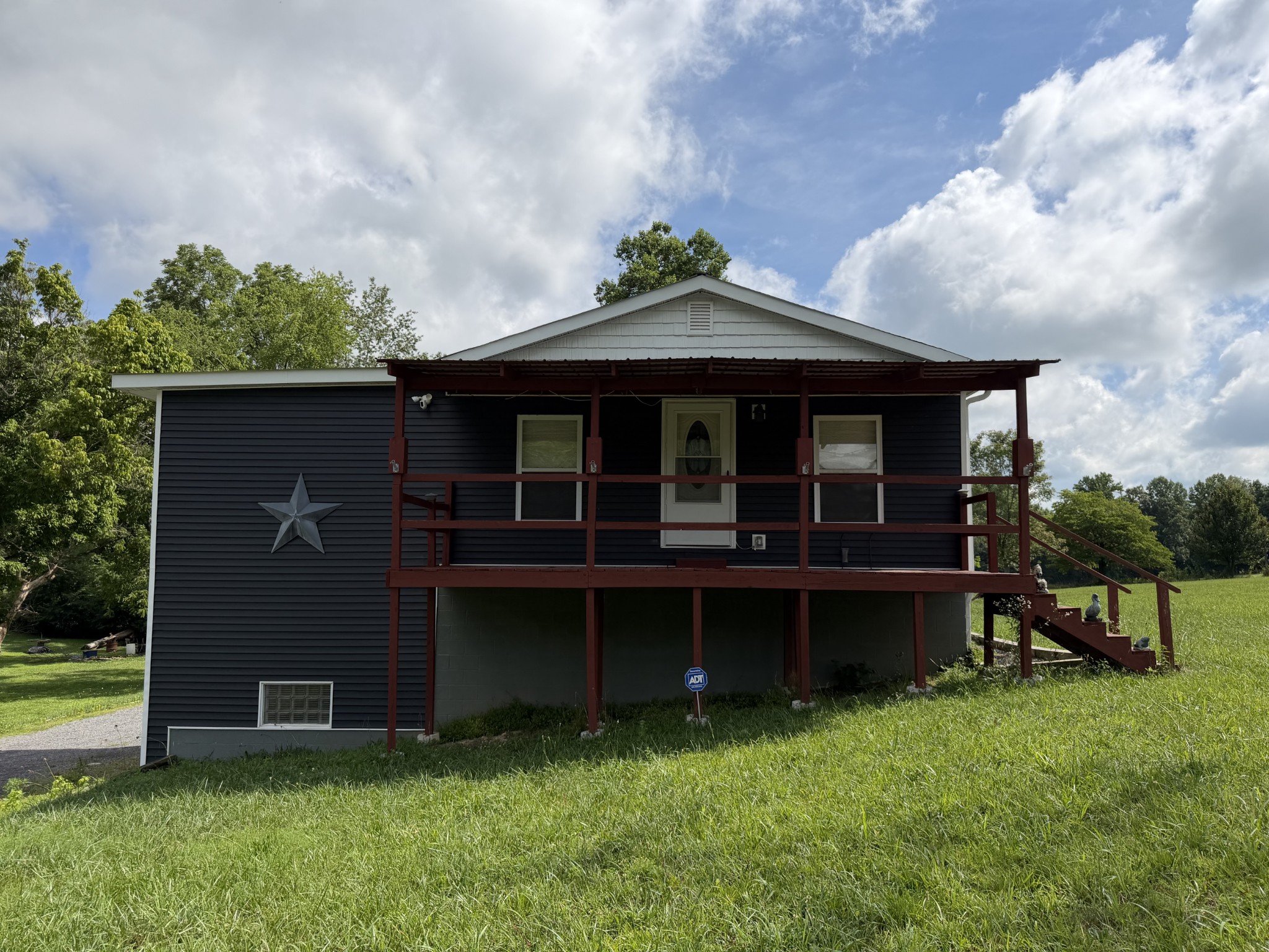118 Donald Dr Property Photo 1