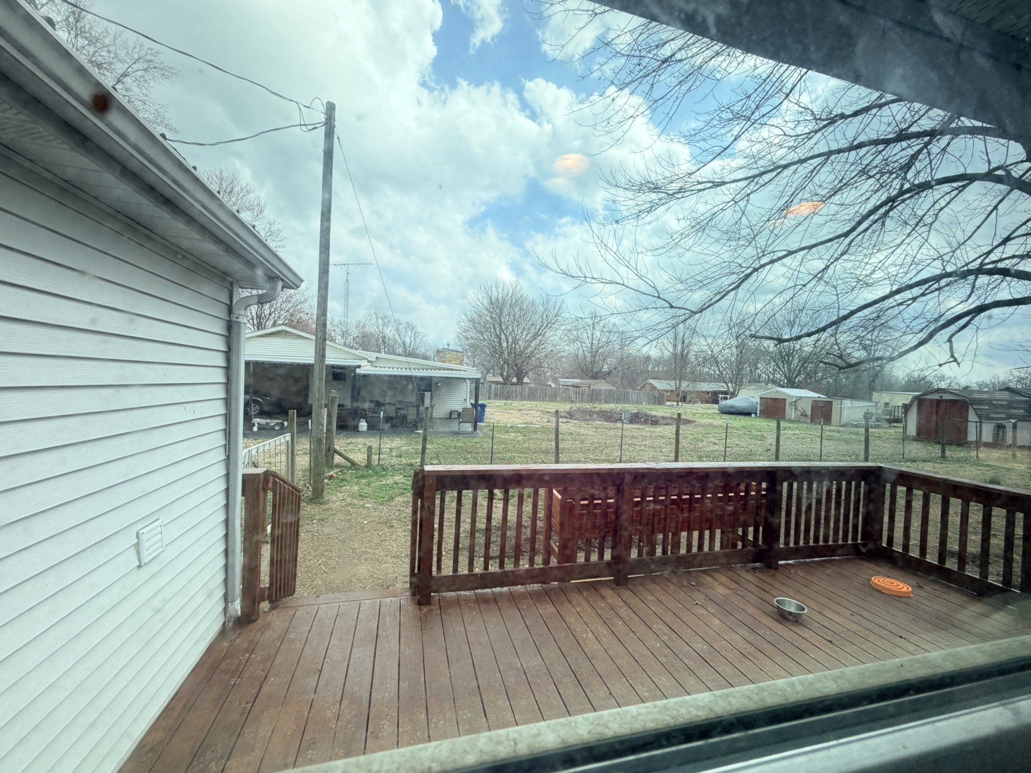 225 Smith St Property Photo 14