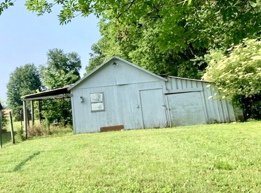 225 Smith St Property Photo 17