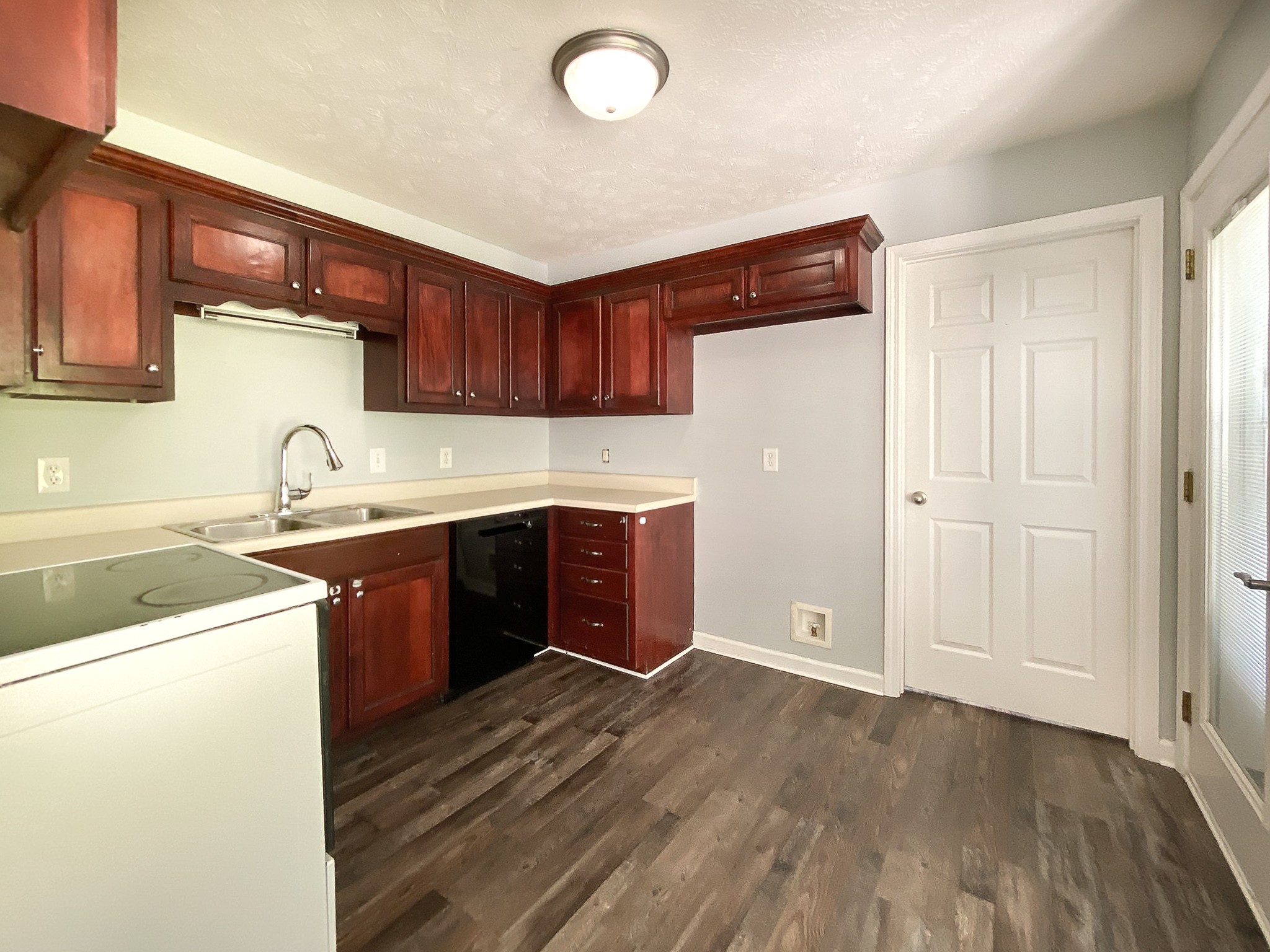 108 Sims Ave Property Photo 8