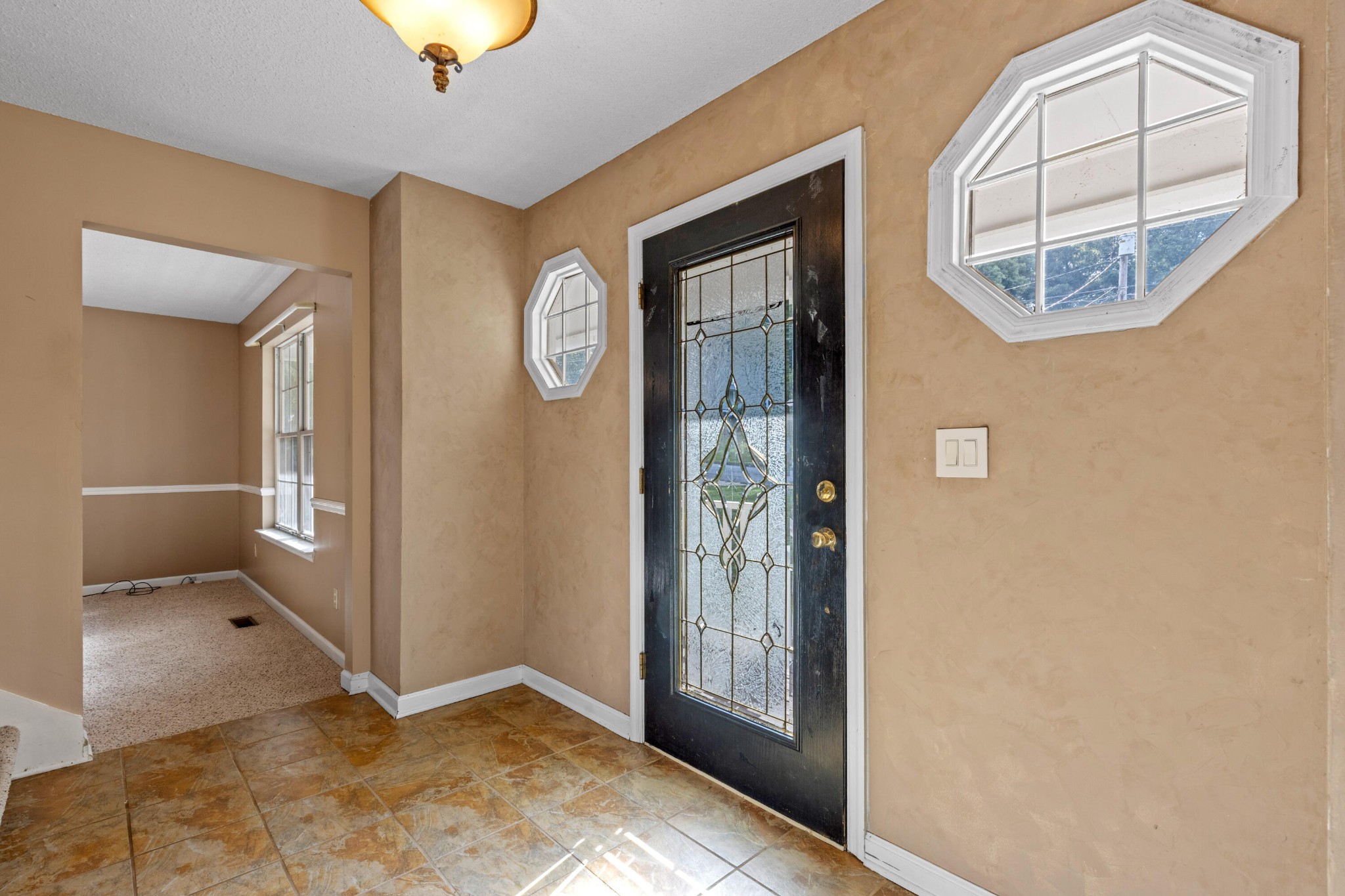 2414 W Wind Drive Property Photo 6
