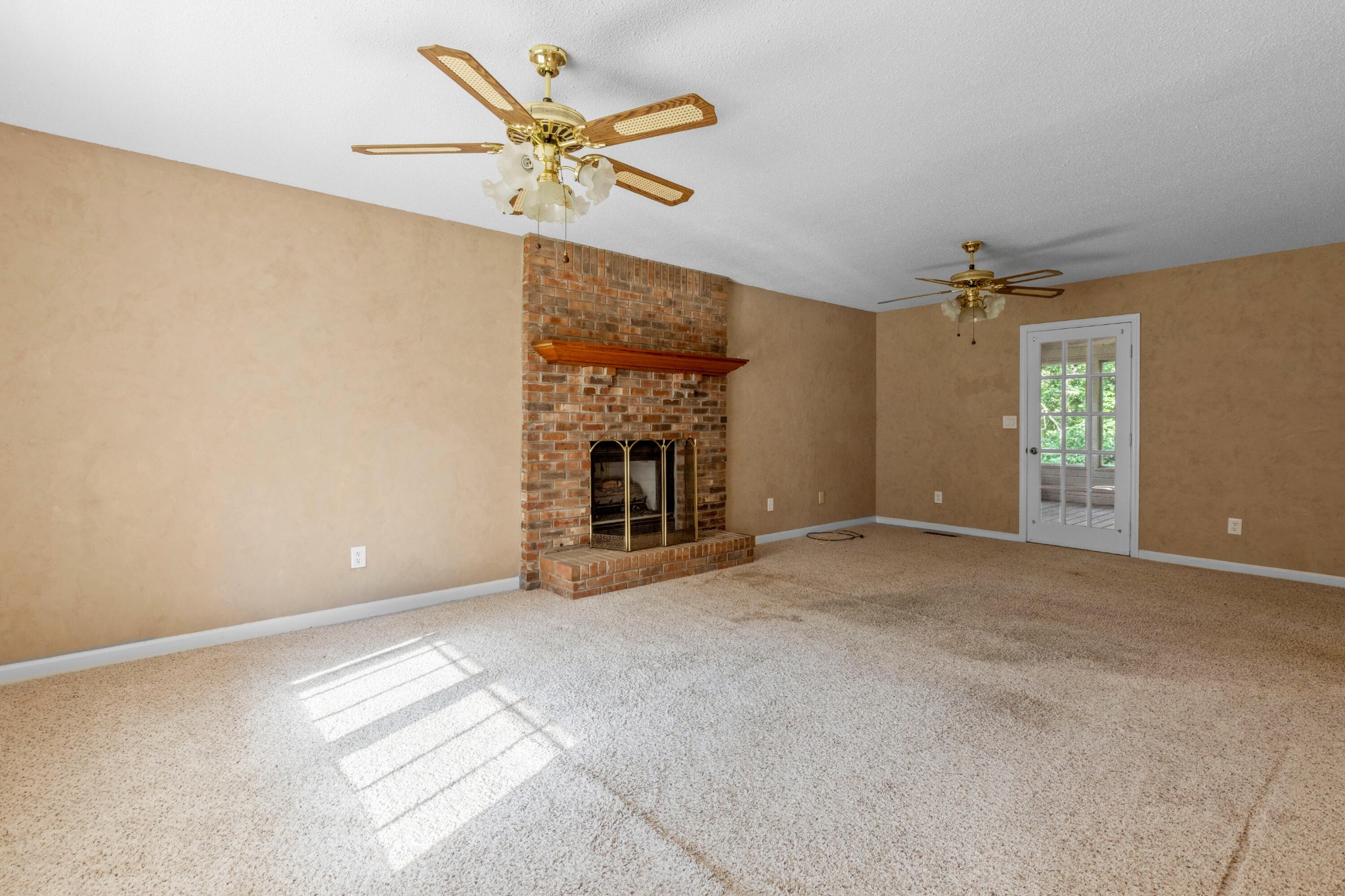 2414 W Wind Drive Property Photo 8