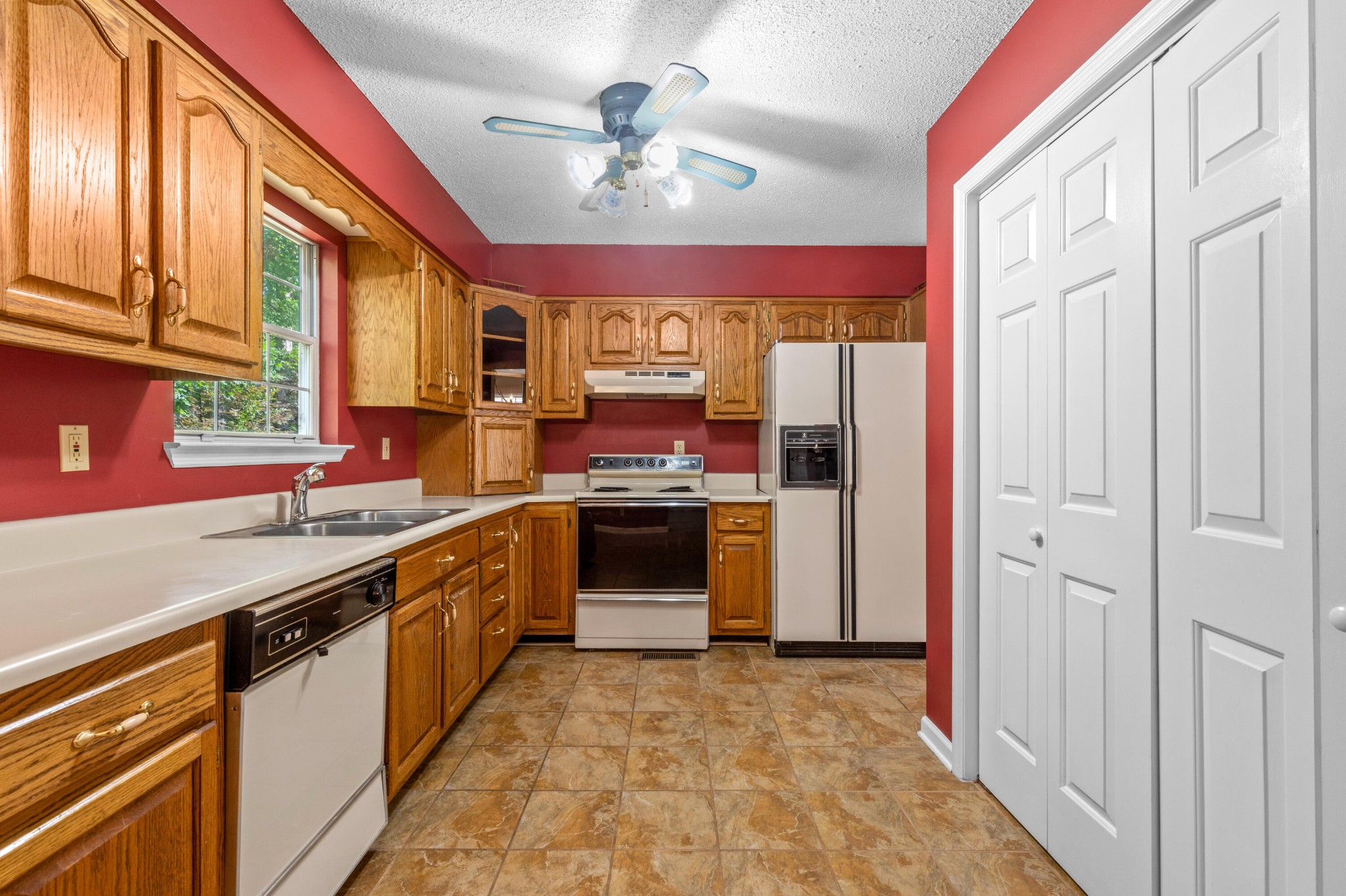 2414 W Wind Drive Property Photo 14