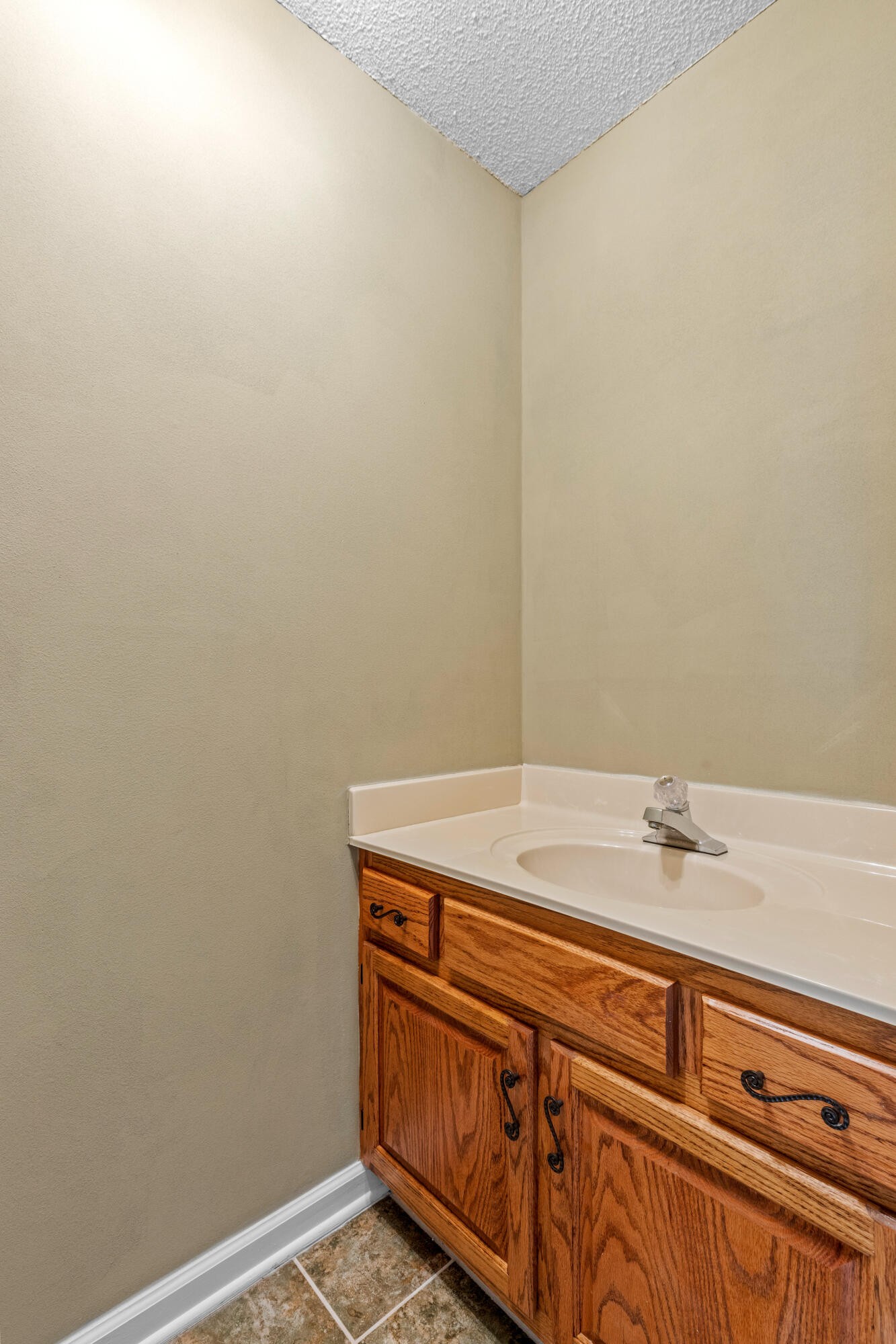 2414 W Wind Drive Property Photo 18