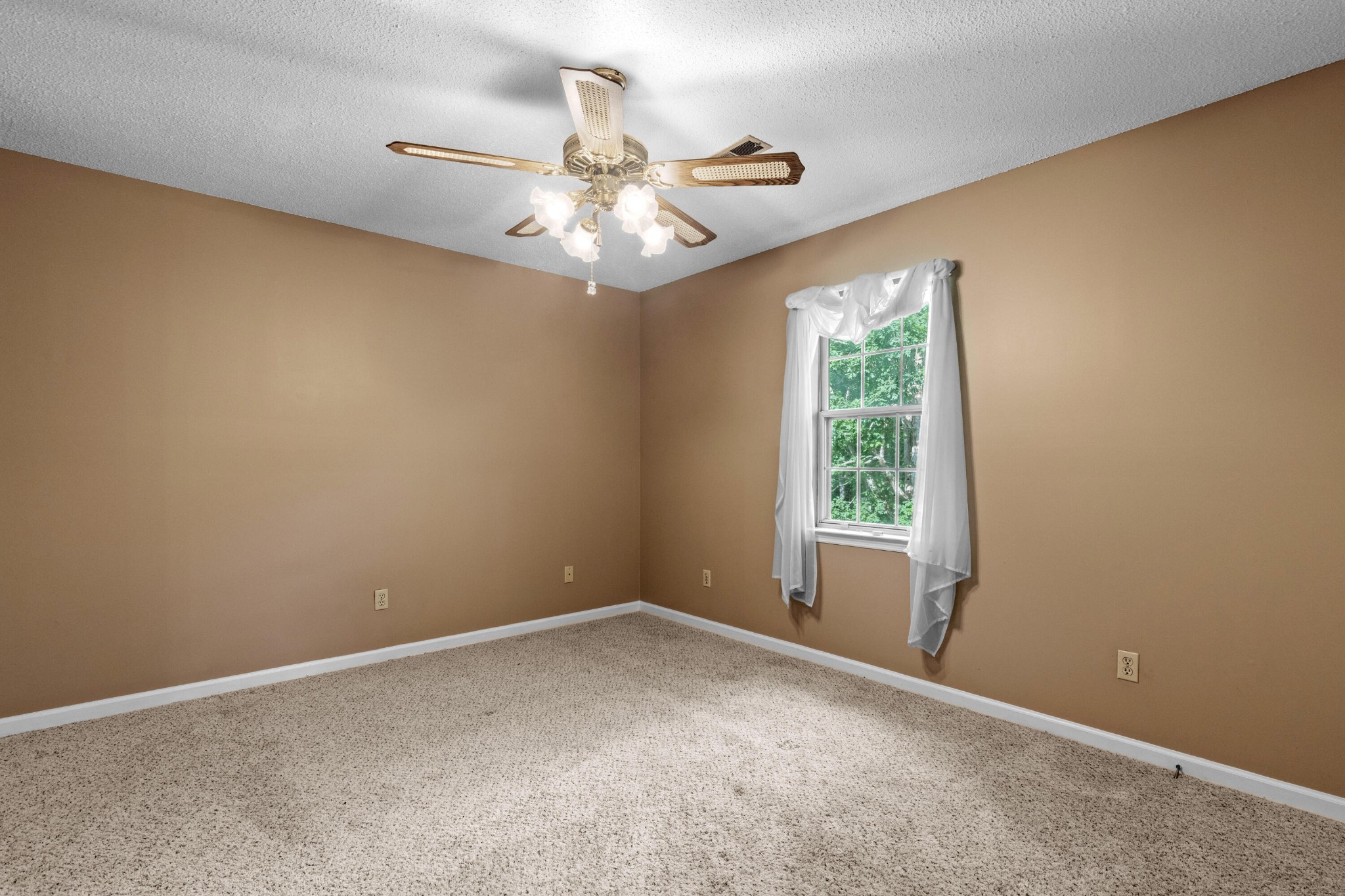 2414 W Wind Drive Property Photo 24