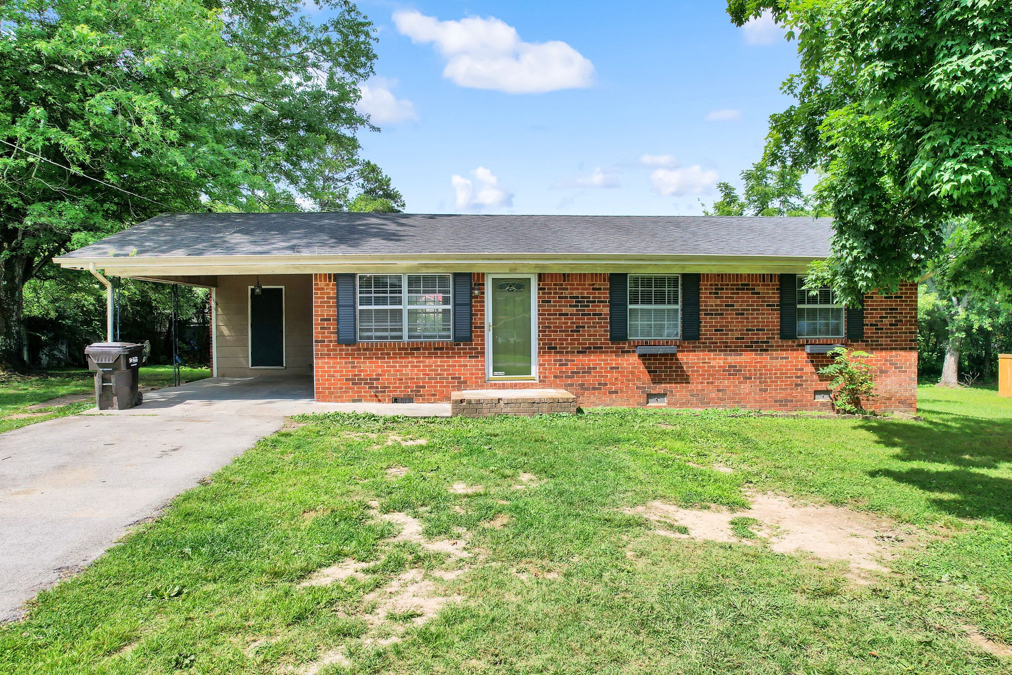 1822 Greendale Dr, Ne Property Photo 1