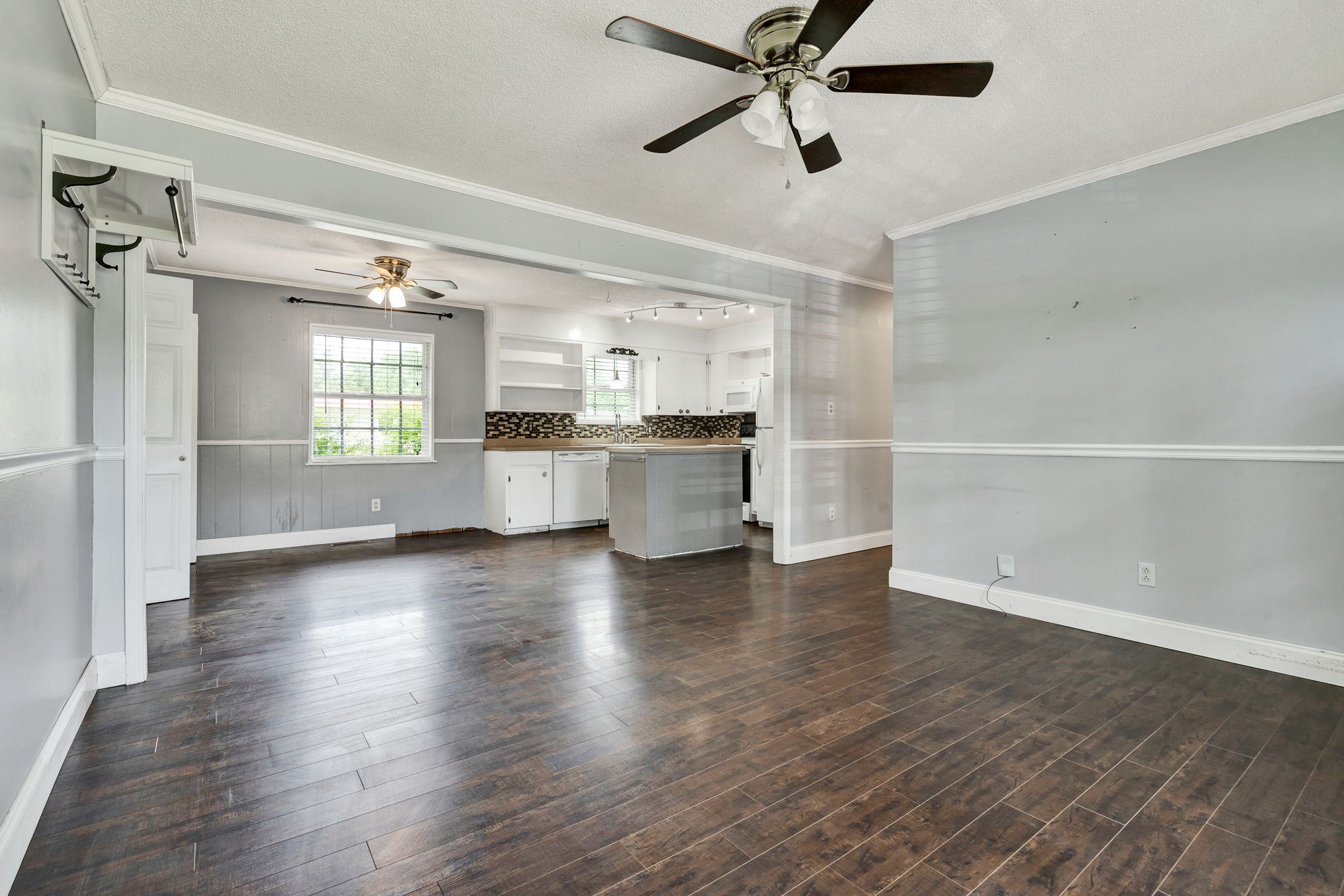 1822 Greendale Dr, Ne Property Photo 4