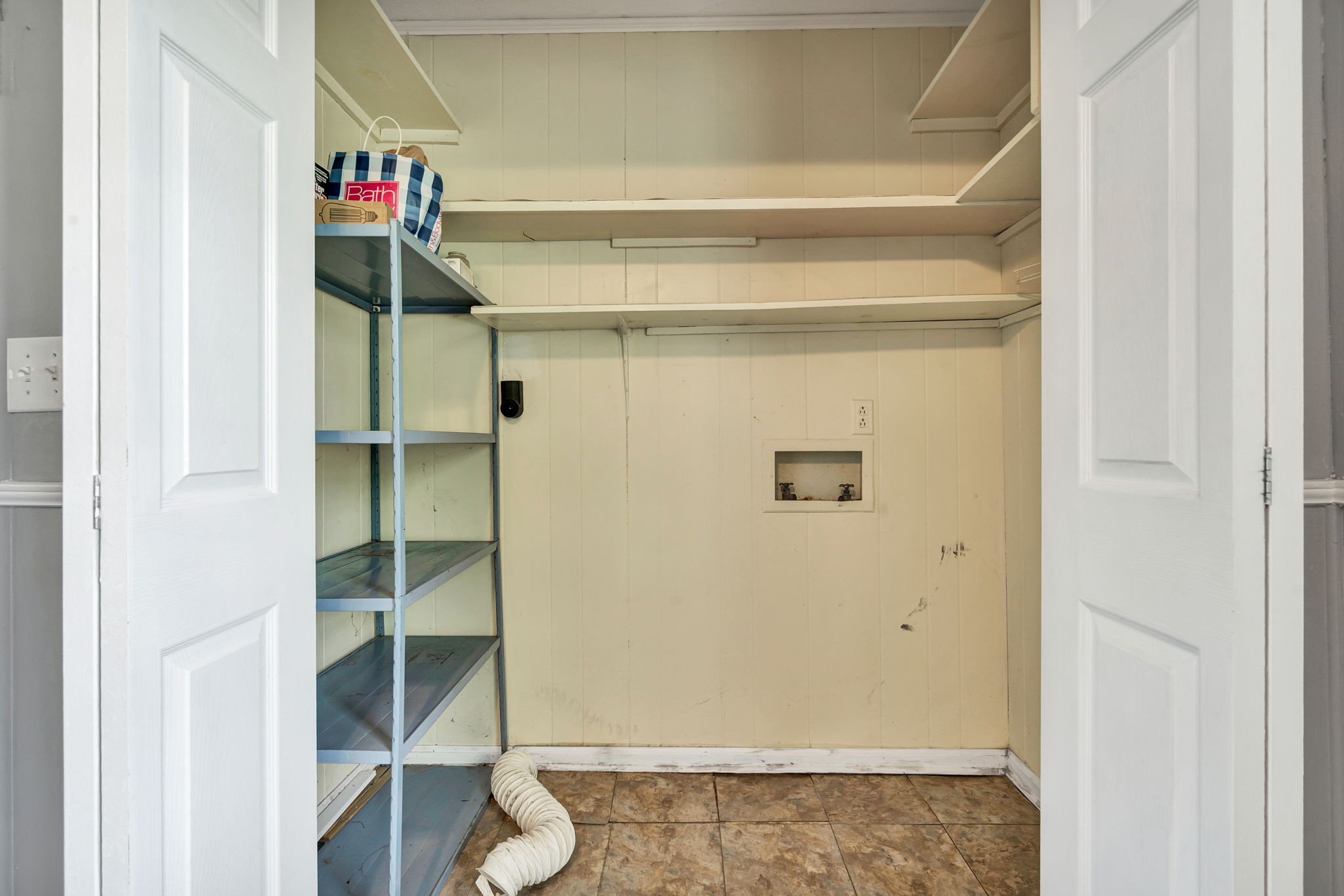 1822 Greendale Dr, Ne Property Photo 9