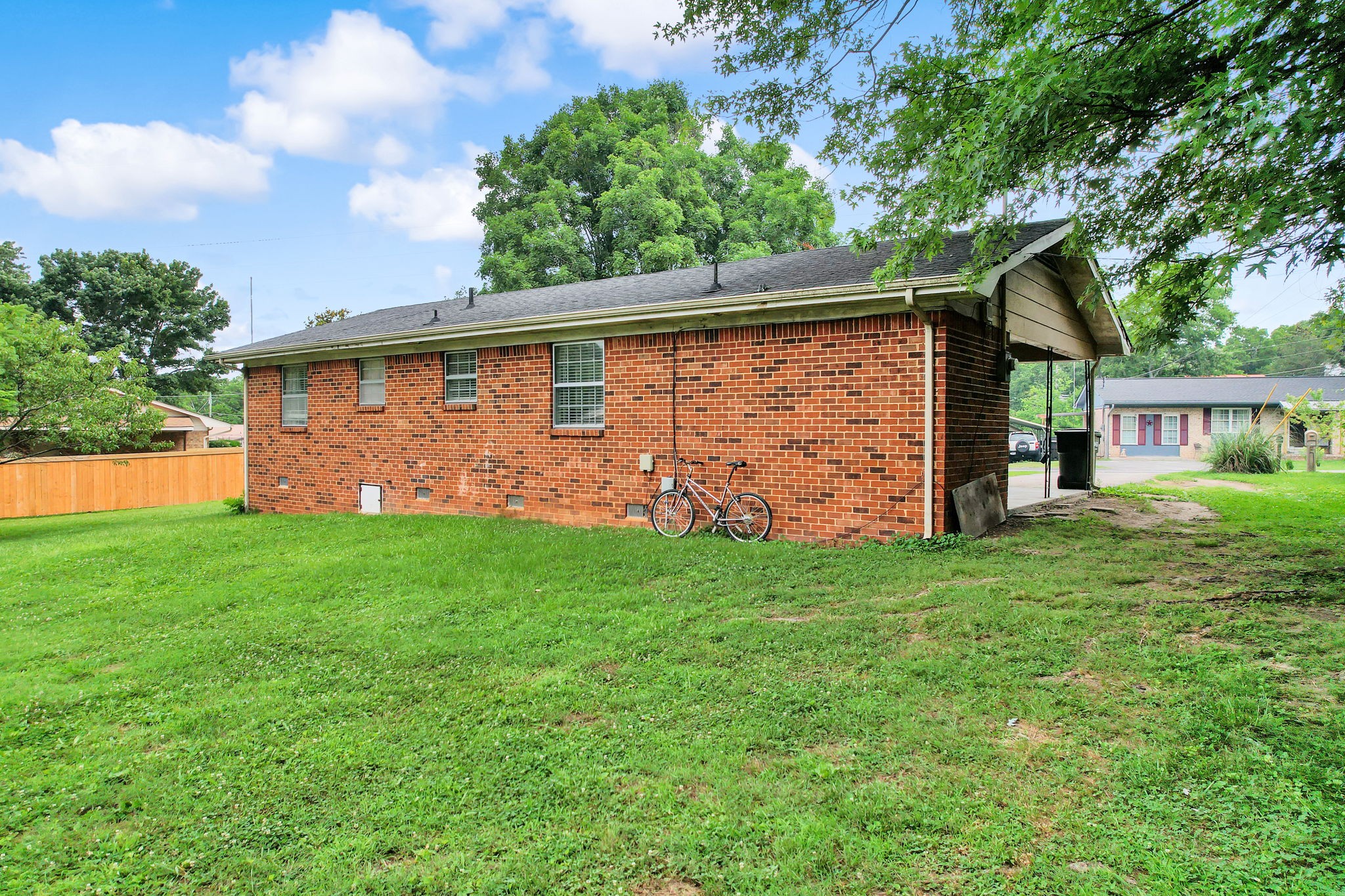 1822 Greendale Dr, Ne Property Photo 21