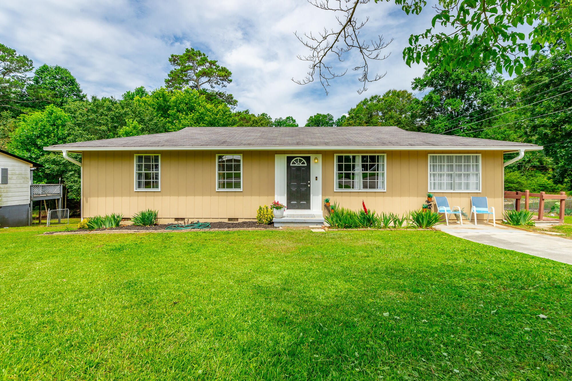1311 Campbell Crescent Property Photo 1