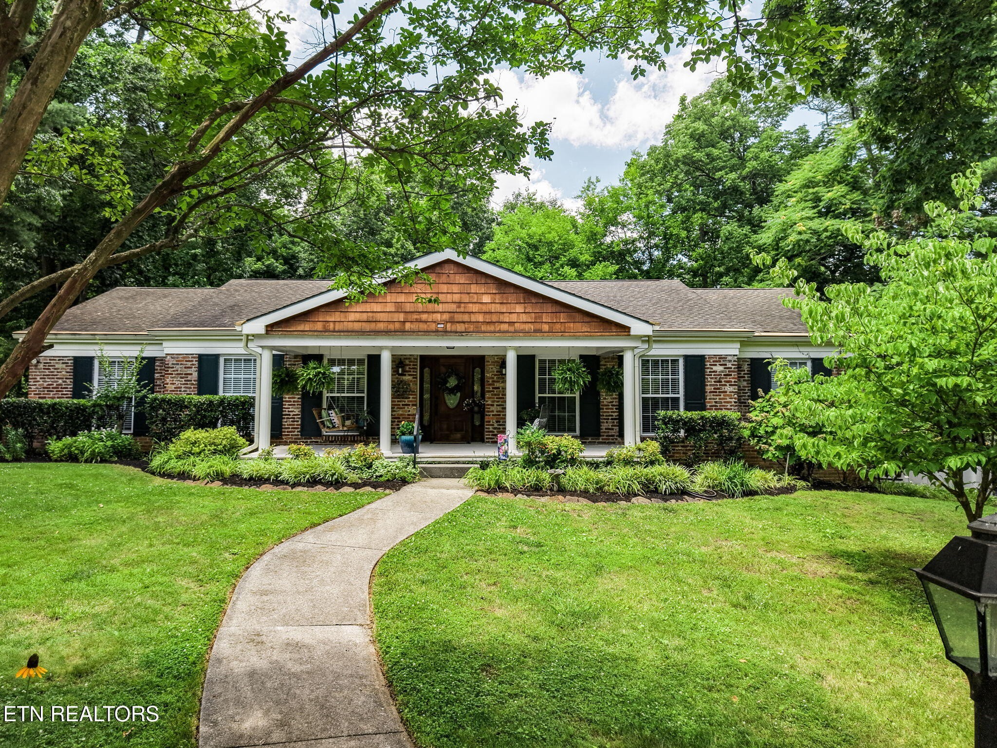 313 Forest Oak Drive