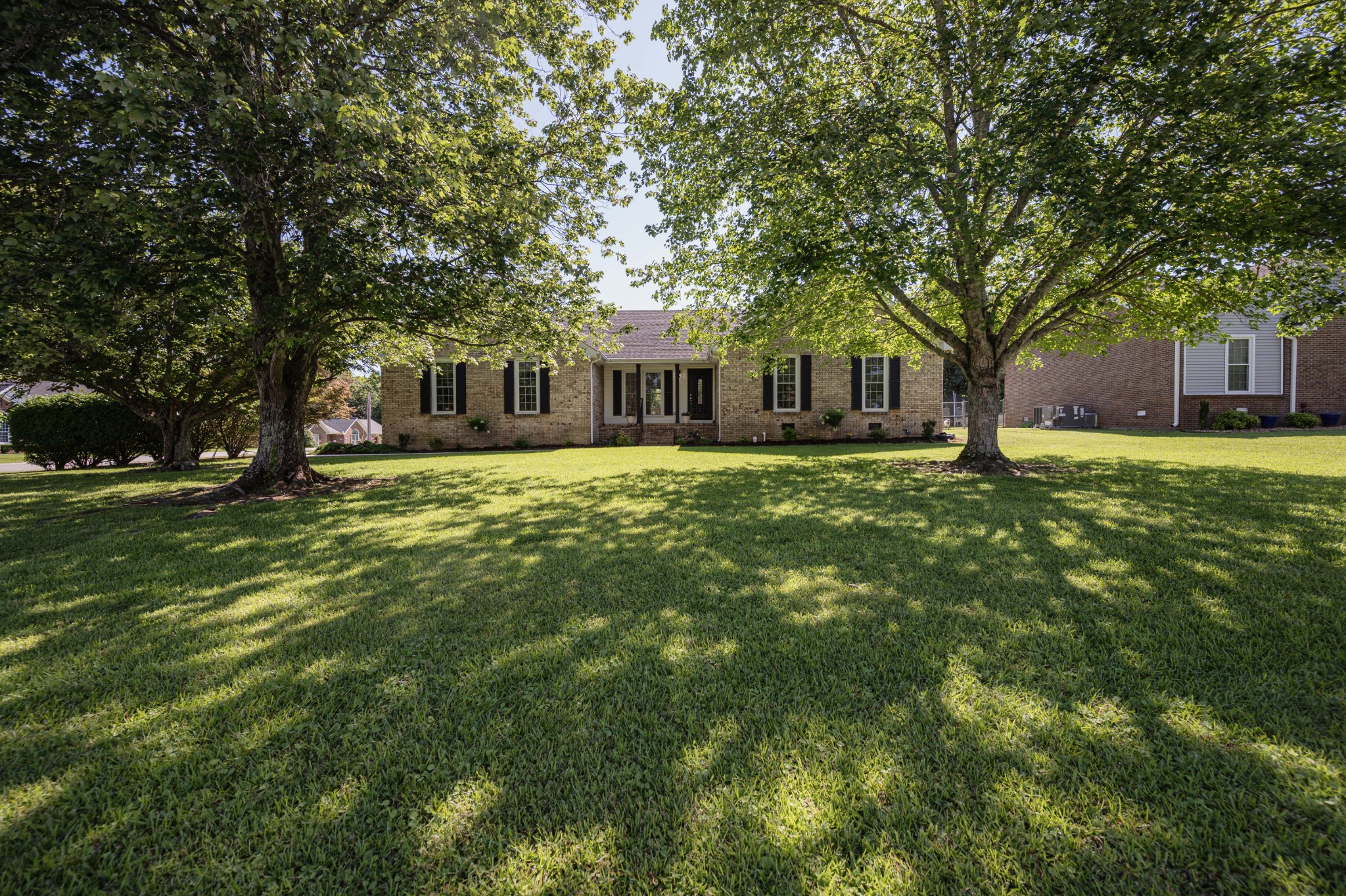 152 Greenbriar Cir Property Photo 3