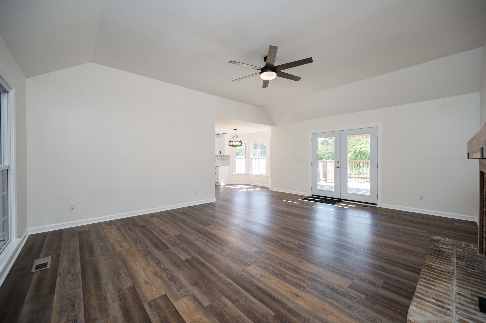 152 Greenbriar Cir Property Photo 8