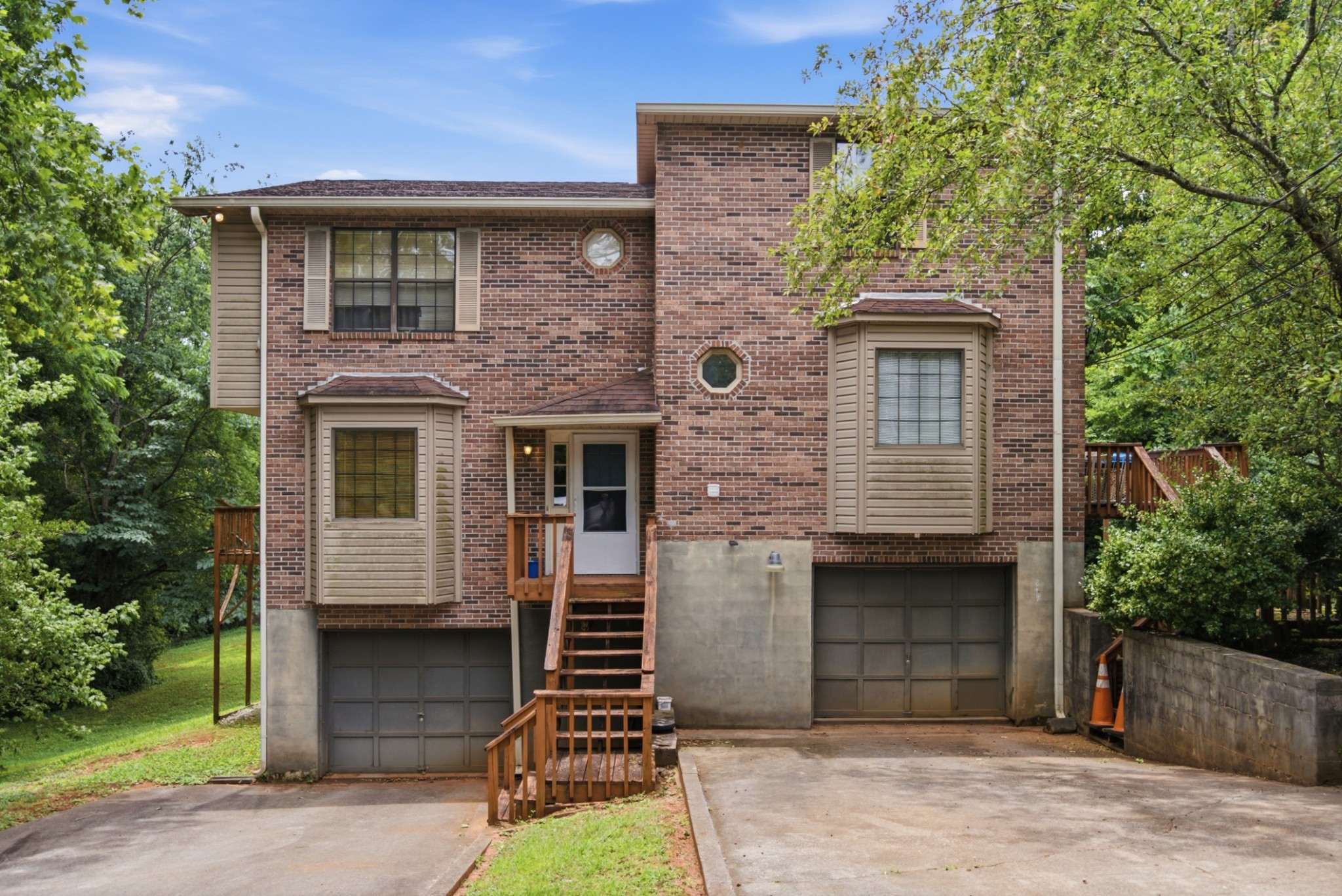 619 Abbott Ln Property Photo 1