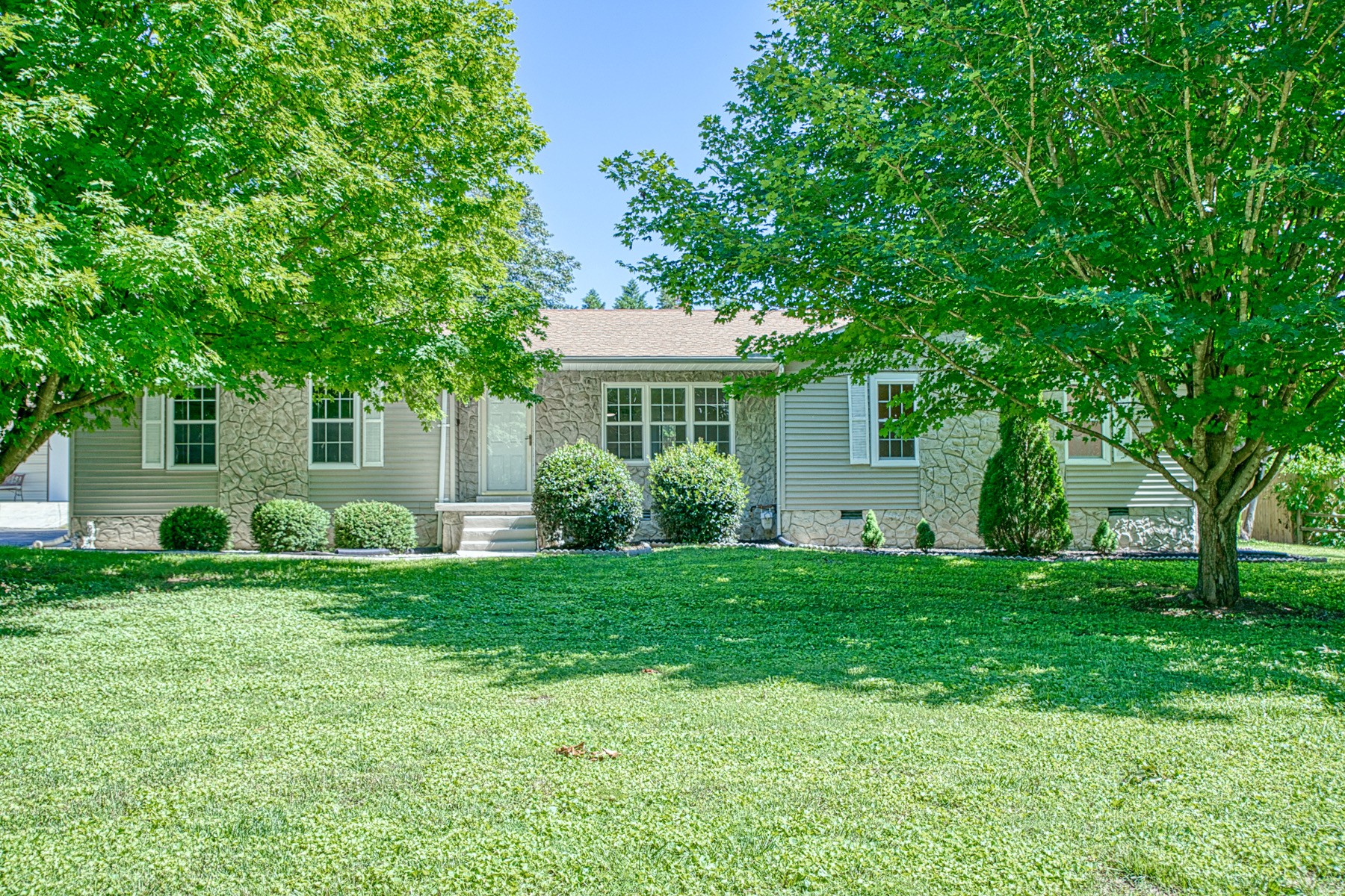 2085 Herbert Garrett Rd Property Photo 1