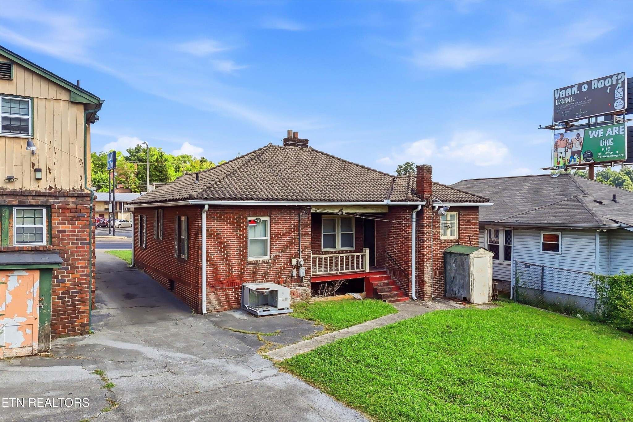 3208 E Magnolia Ave Property Photo 4
