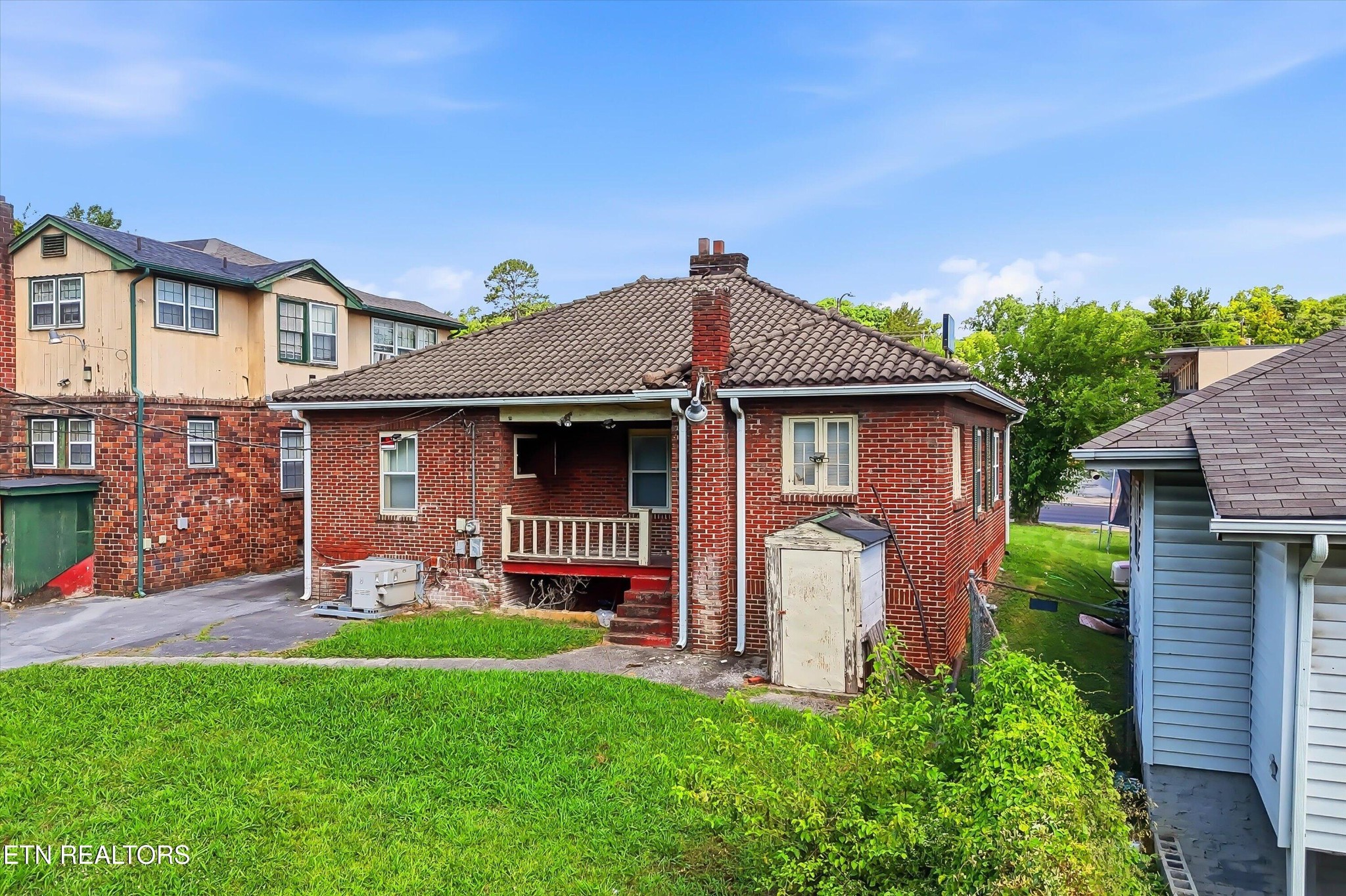 3208 E Magnolia Ave Property Photo 5
