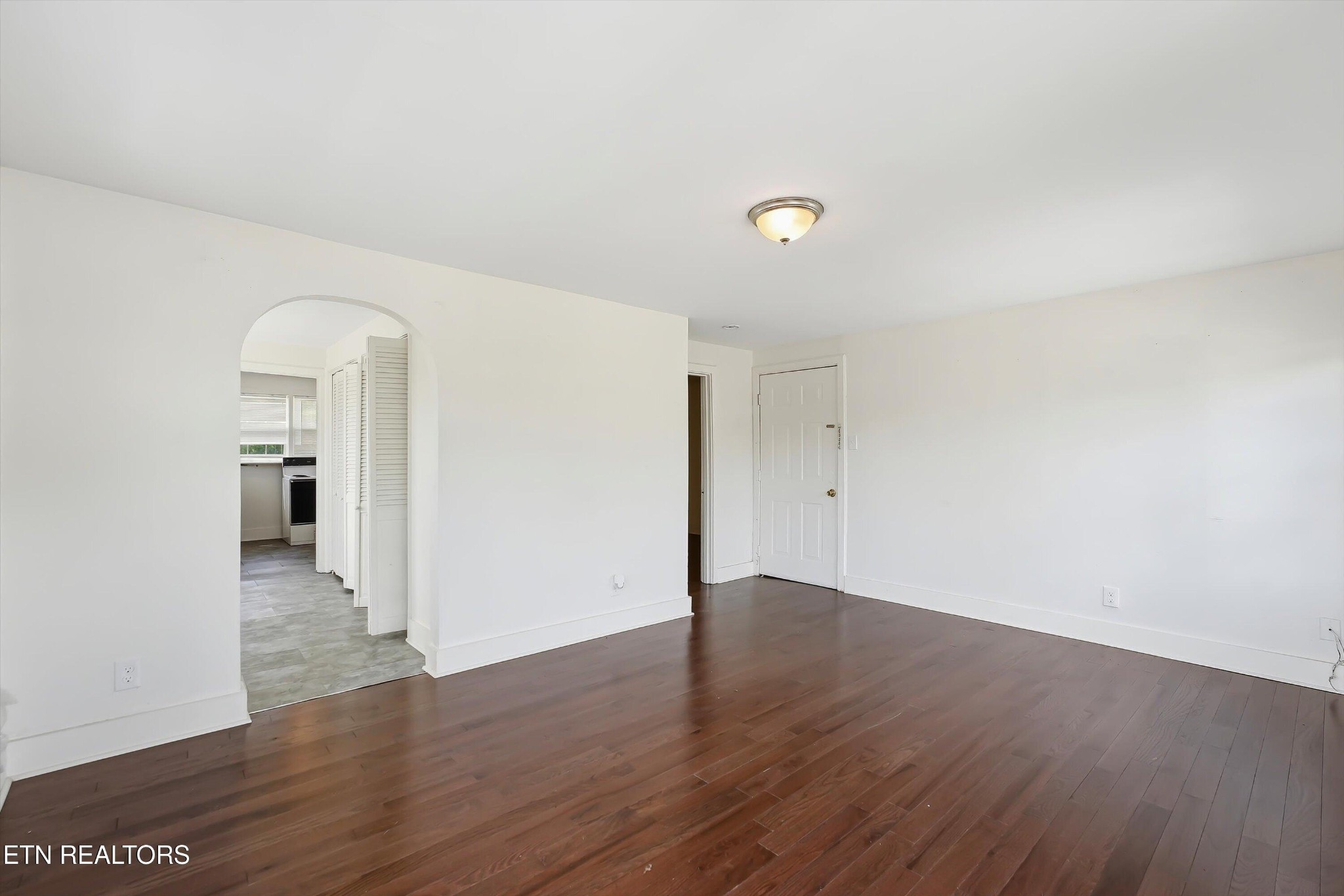 3206 E Magnolia Ave Property Photo 4