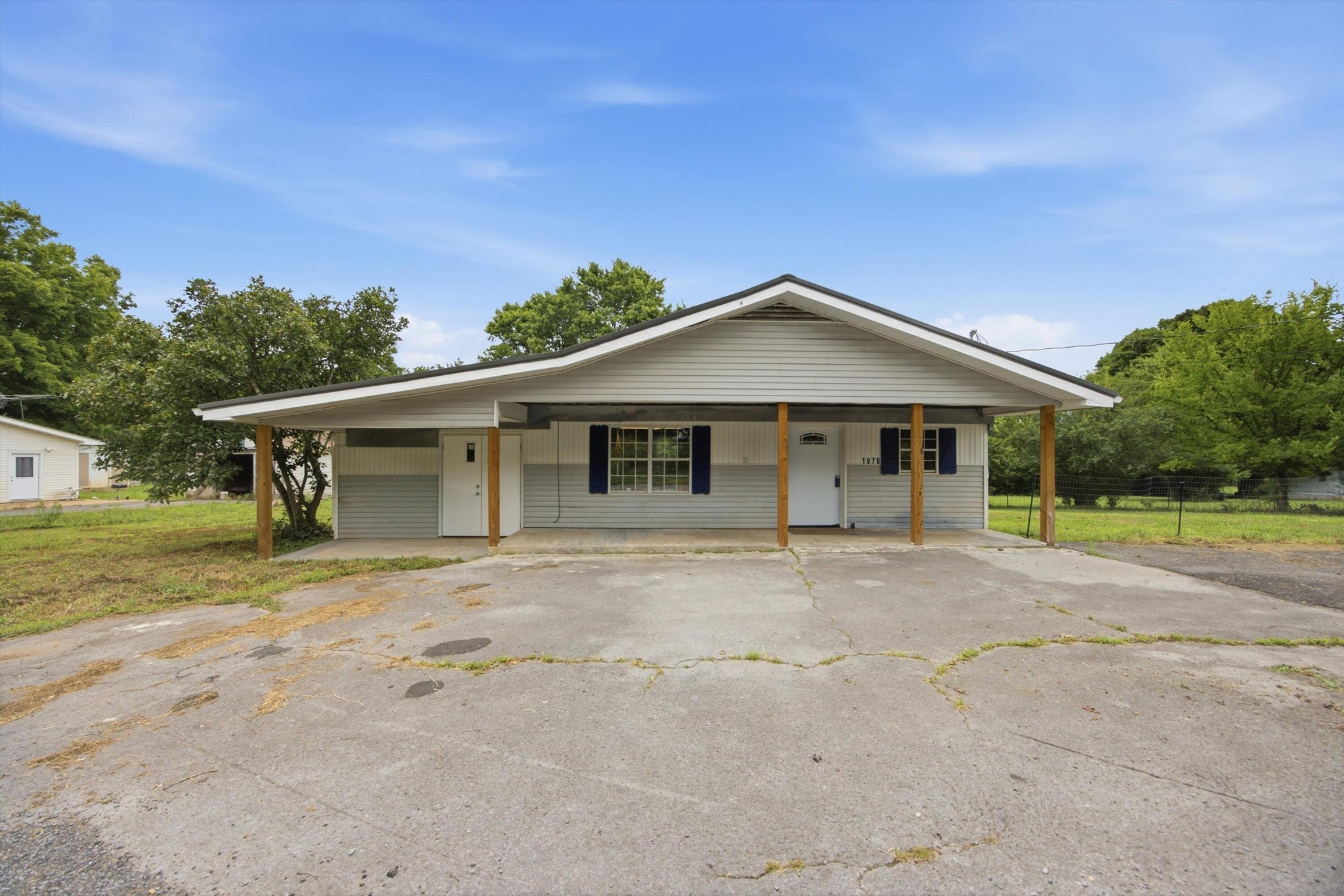 1976 Old Chattanooga Pike, Sw Property Photo 1