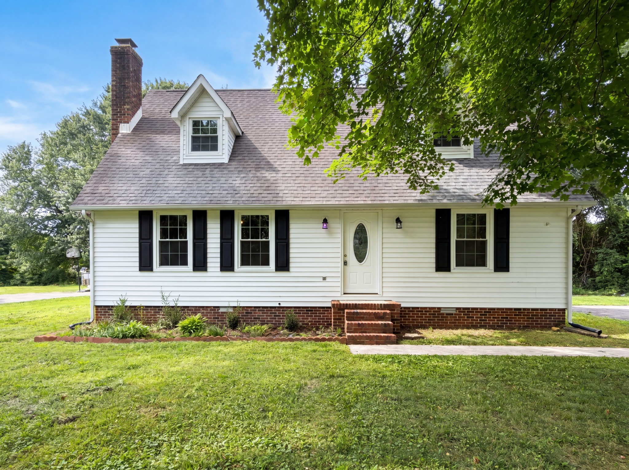 108 Lemont Ln Property Photo 1