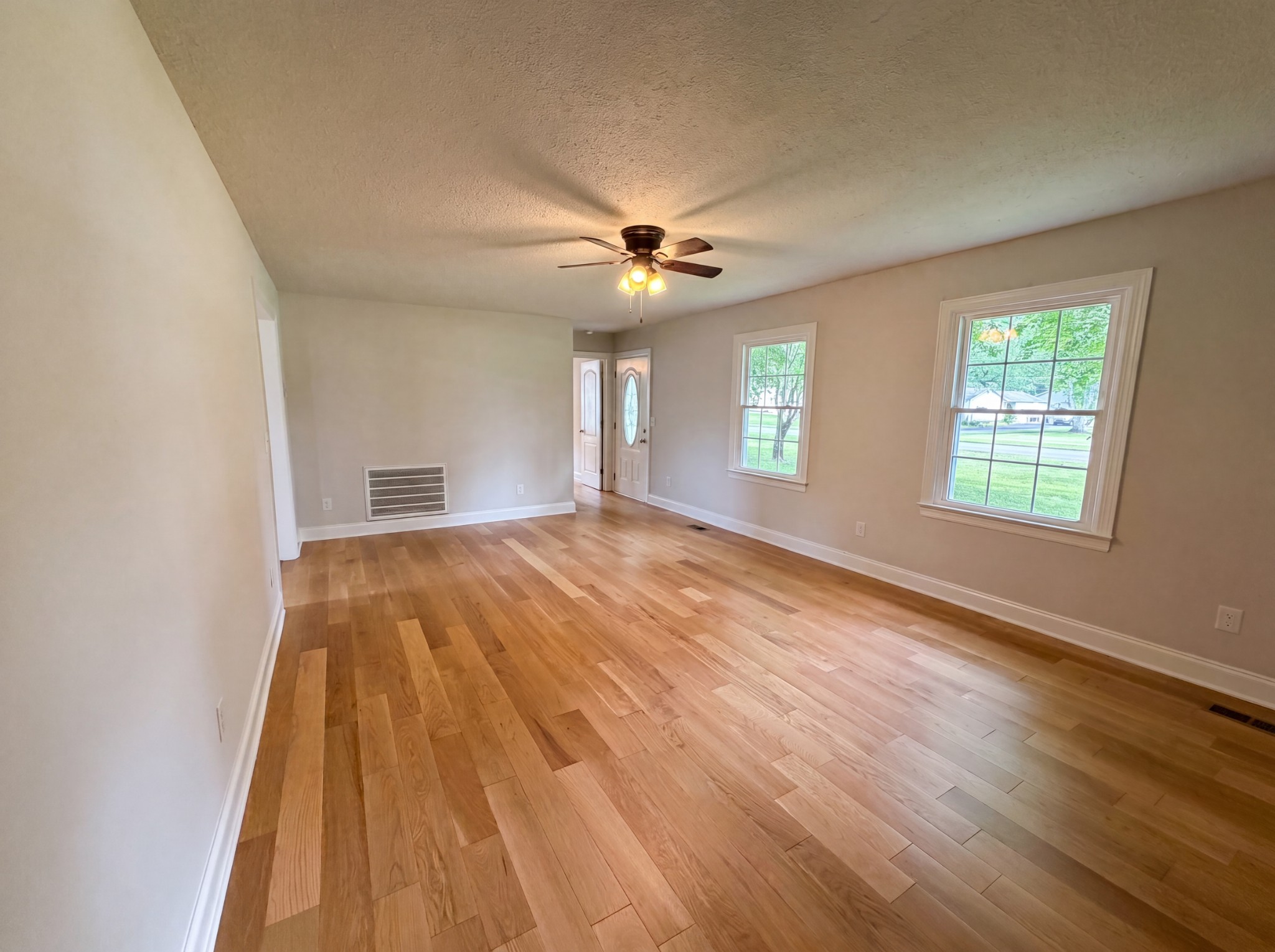 108 Lemont Ln Property Photo 4