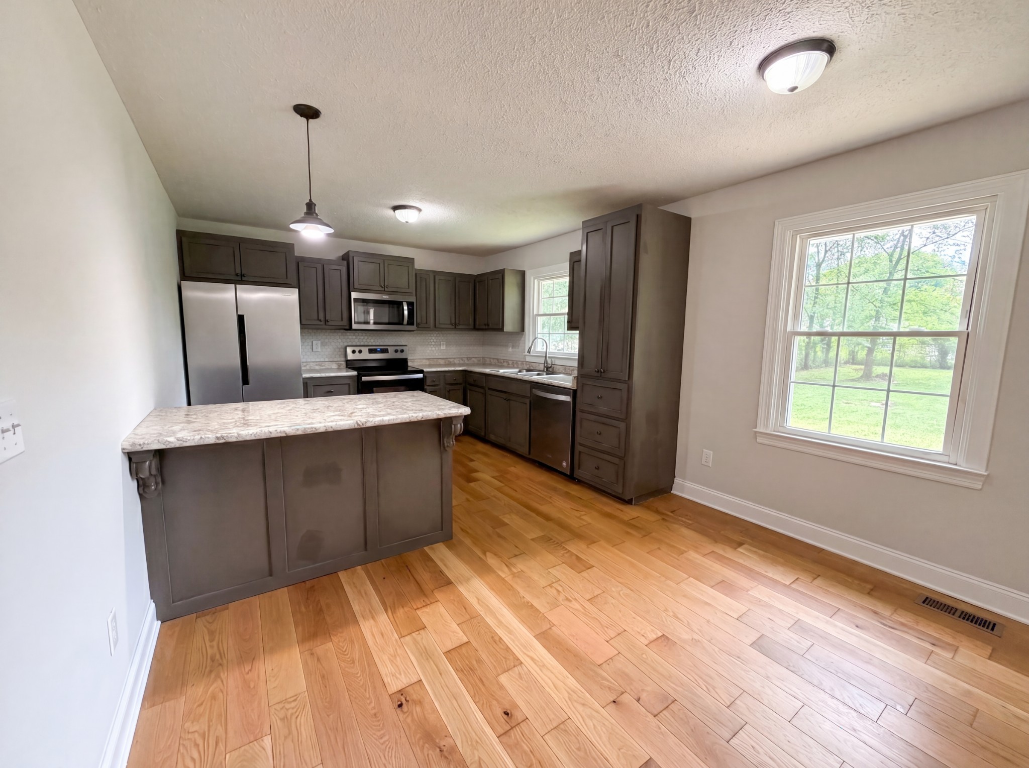 108 Lemont Ln Property Photo 8