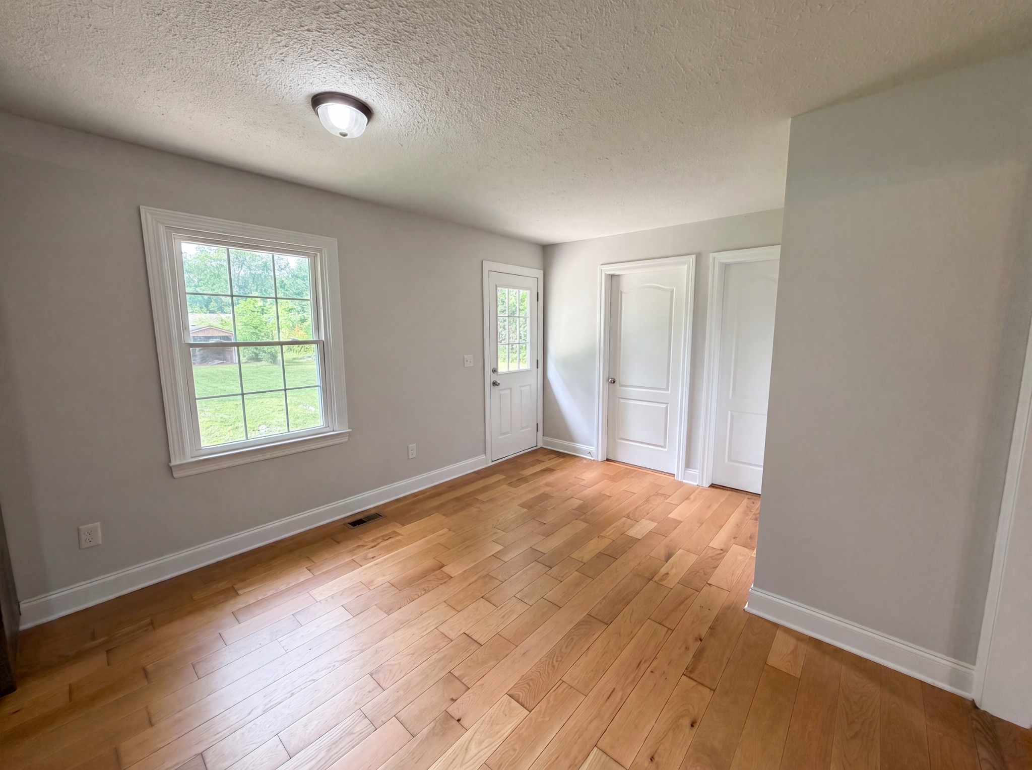 108 Lemont Ln Property Photo 9