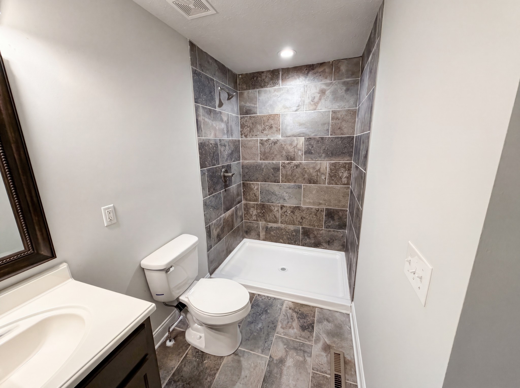 108 Lemont Ln Property Photo 16
