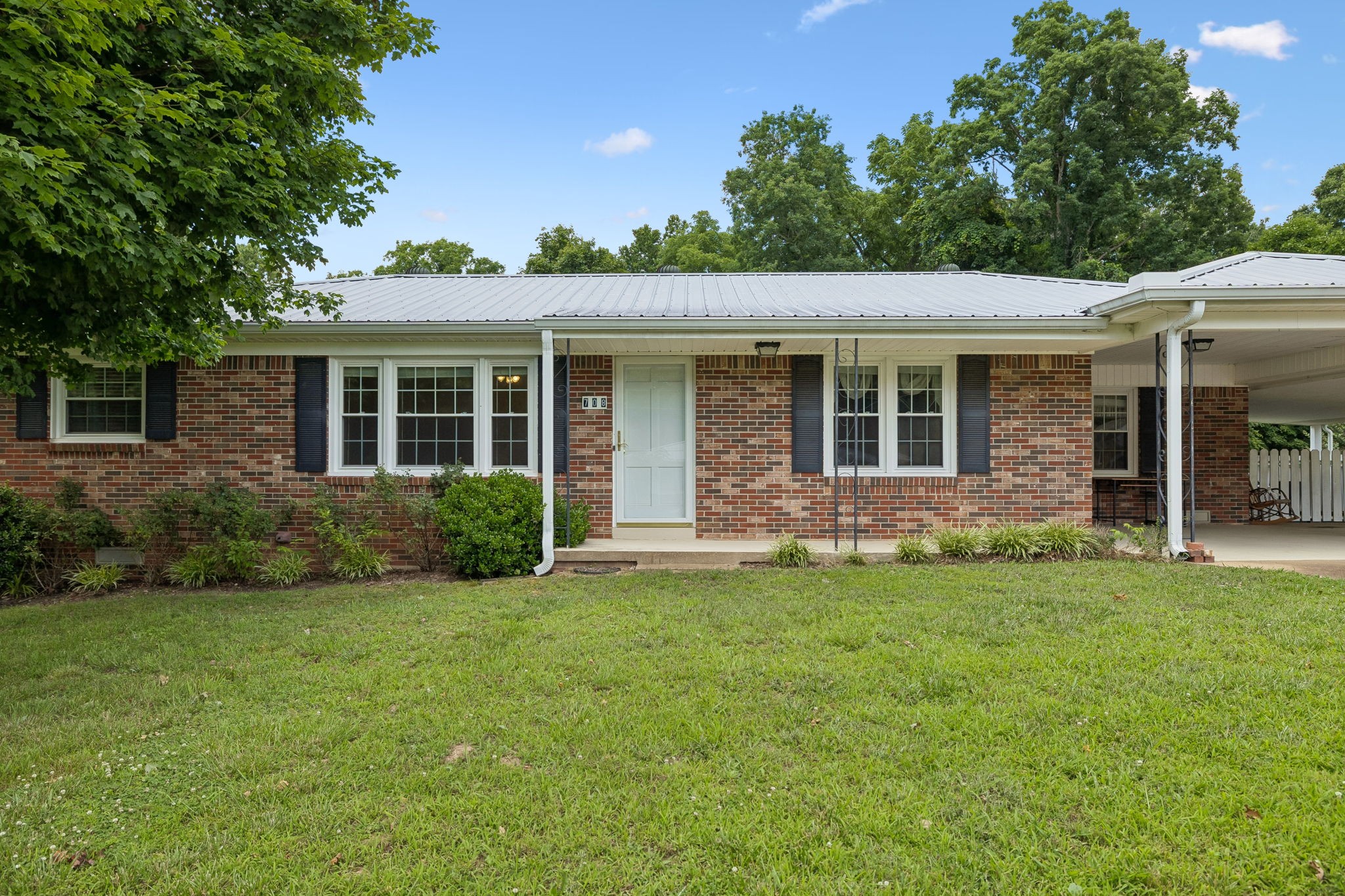 708 Hickory St Property Photo 4