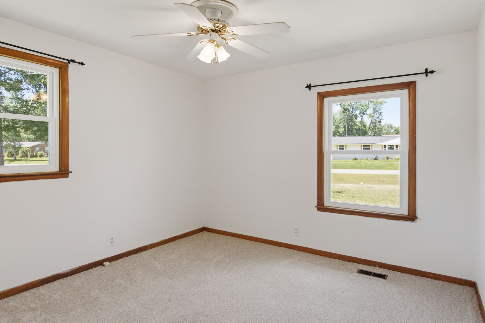 202 Derby Ln Property Photo 16