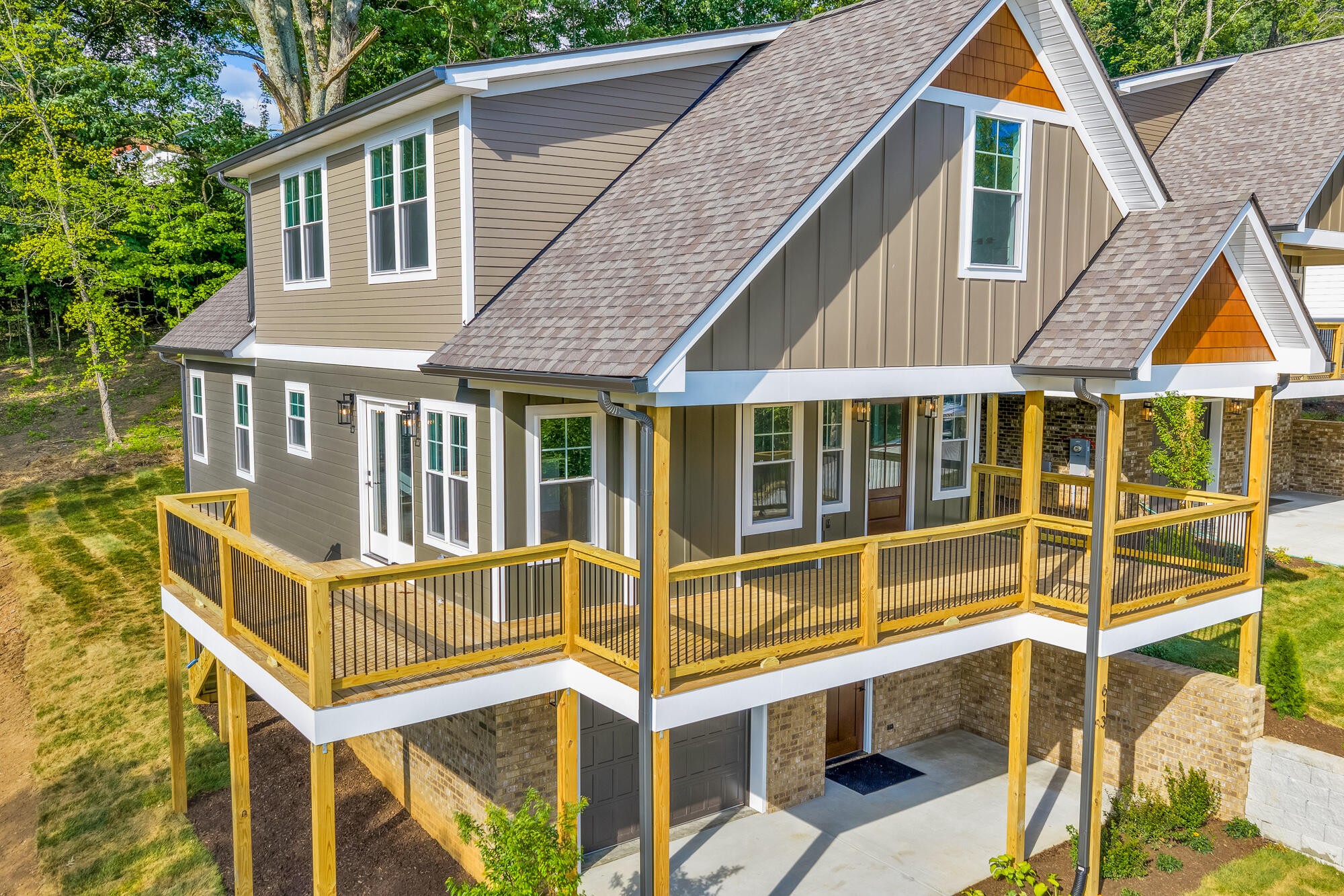 613 W View Road Property Photo 1