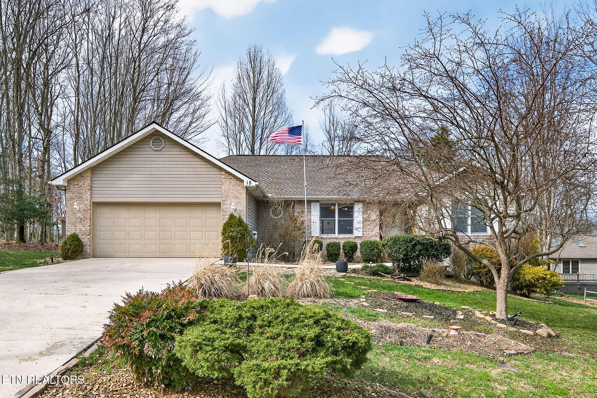 15 Ridge Crest Circle