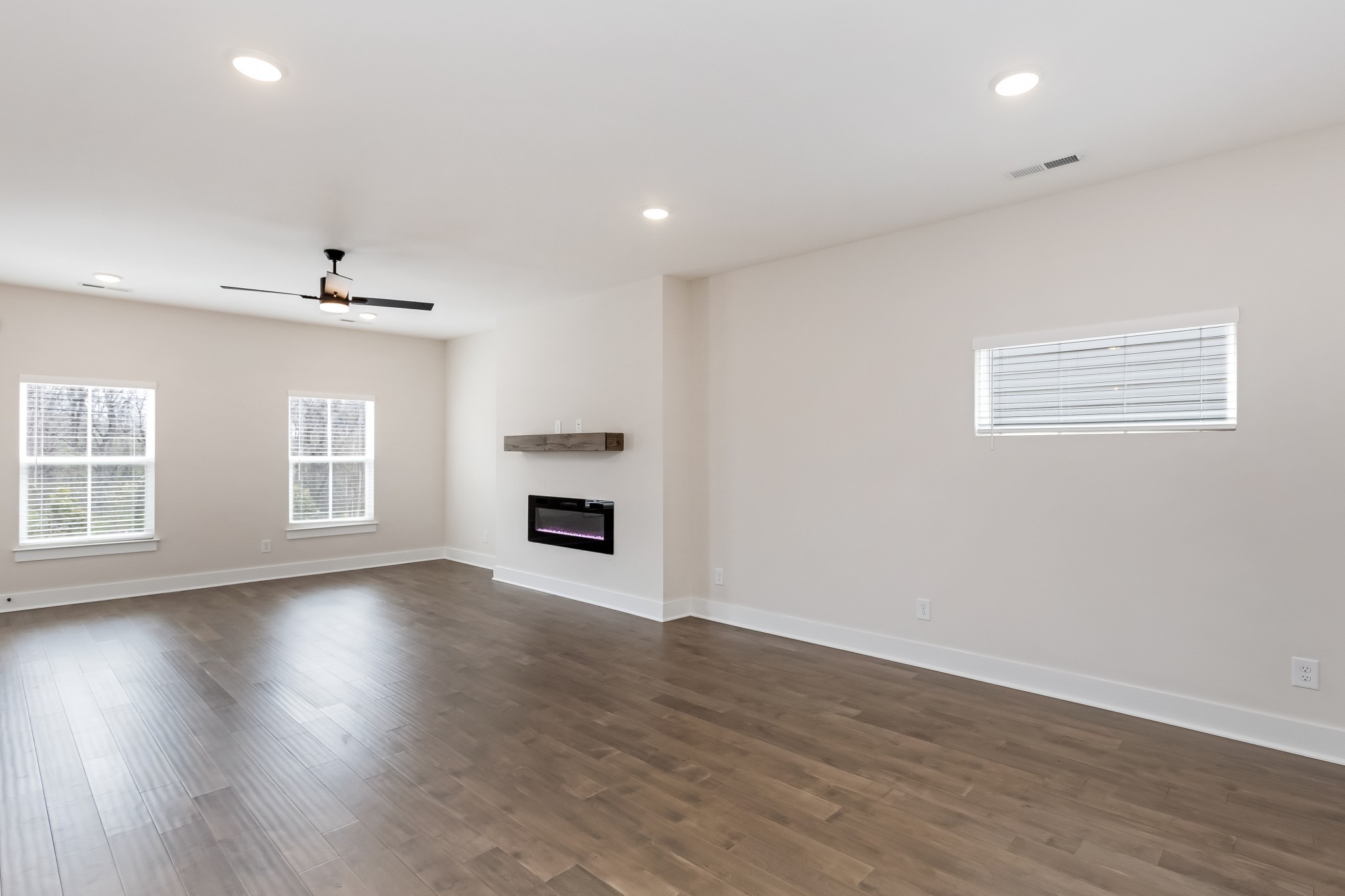323 Jasmine Park Property Photo 11