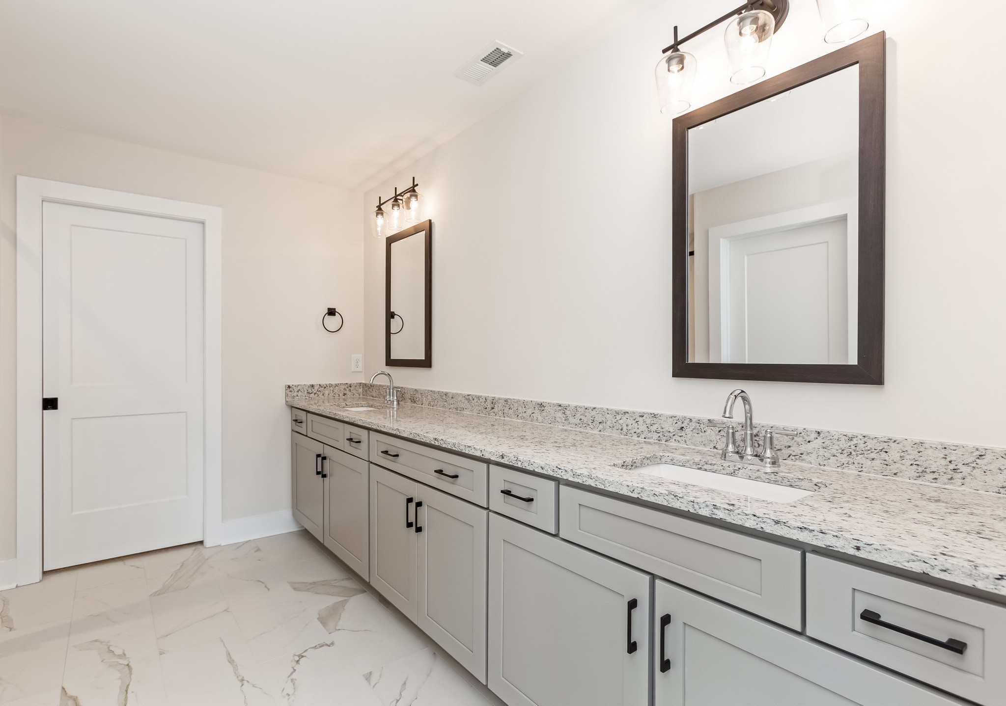 323 Jasmine Park Property Photo 15
