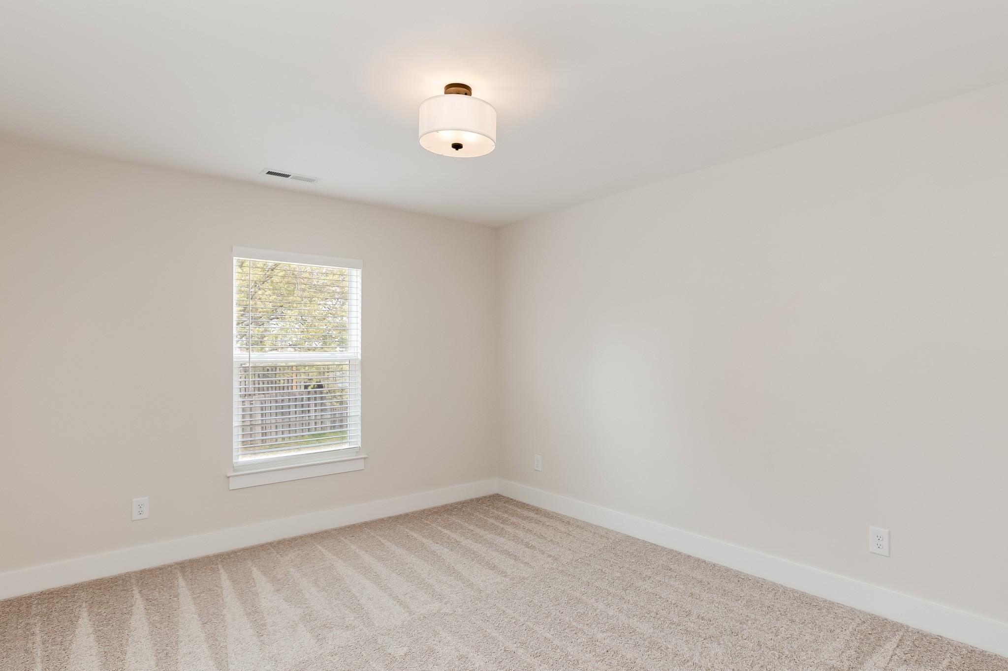 323 Jasmine Park Property Photo 16