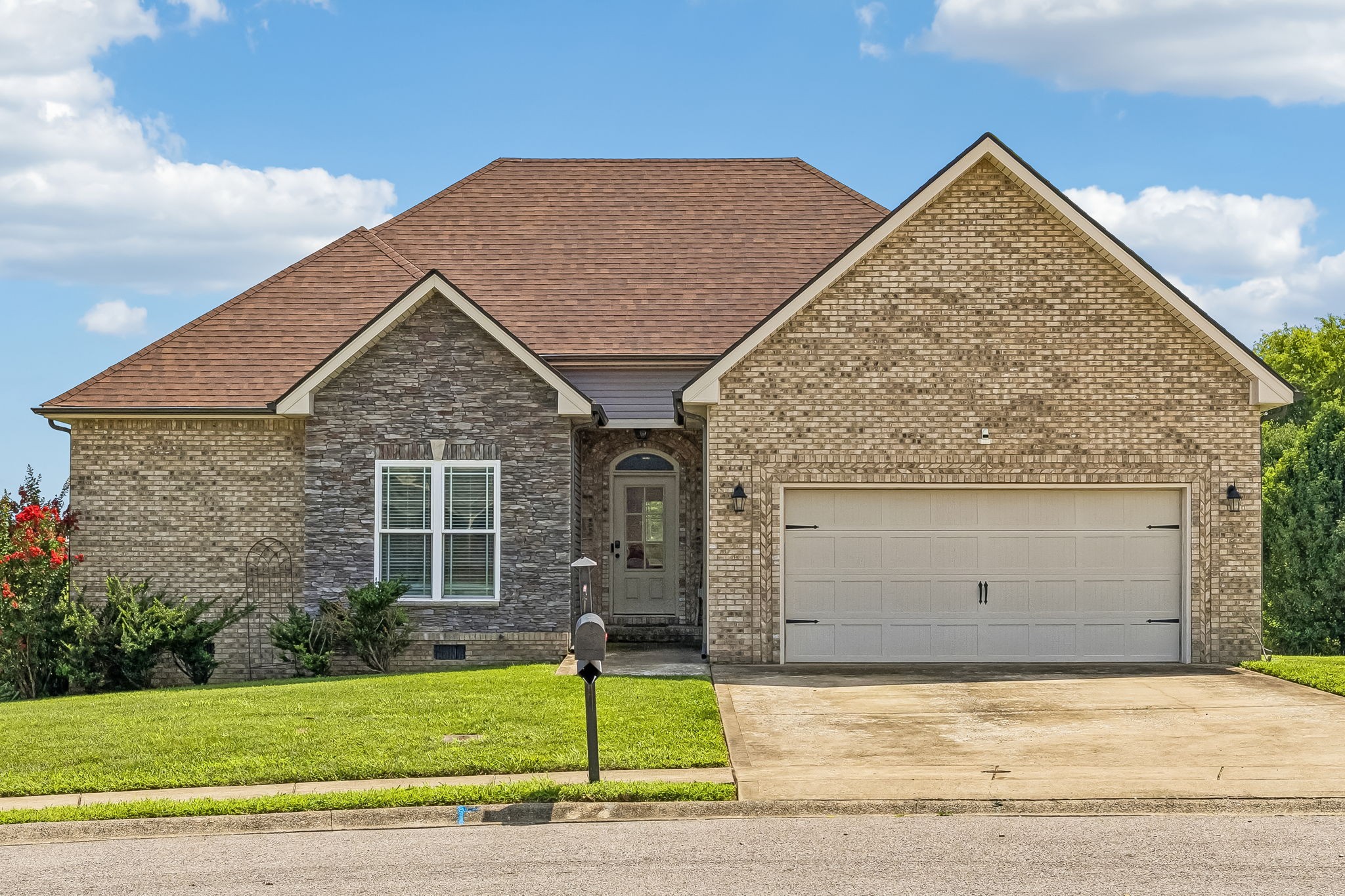 1344 Canyon Pl Property Photo 1