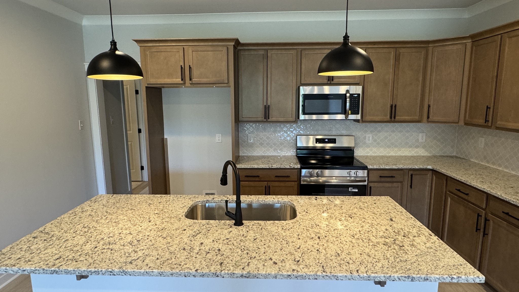 504 W Foxrun Property Photo 1