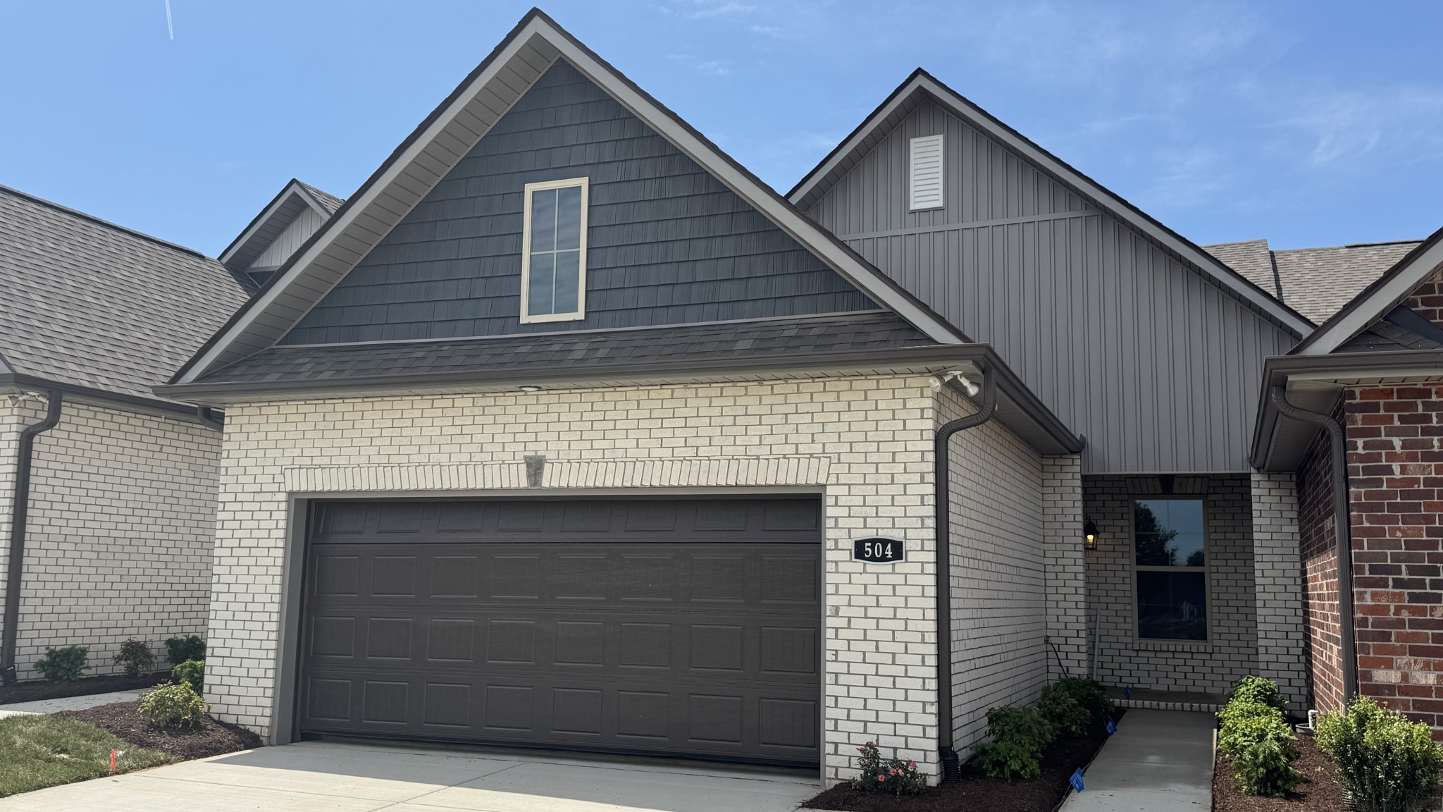 504 W Foxrun Property Photo 3
