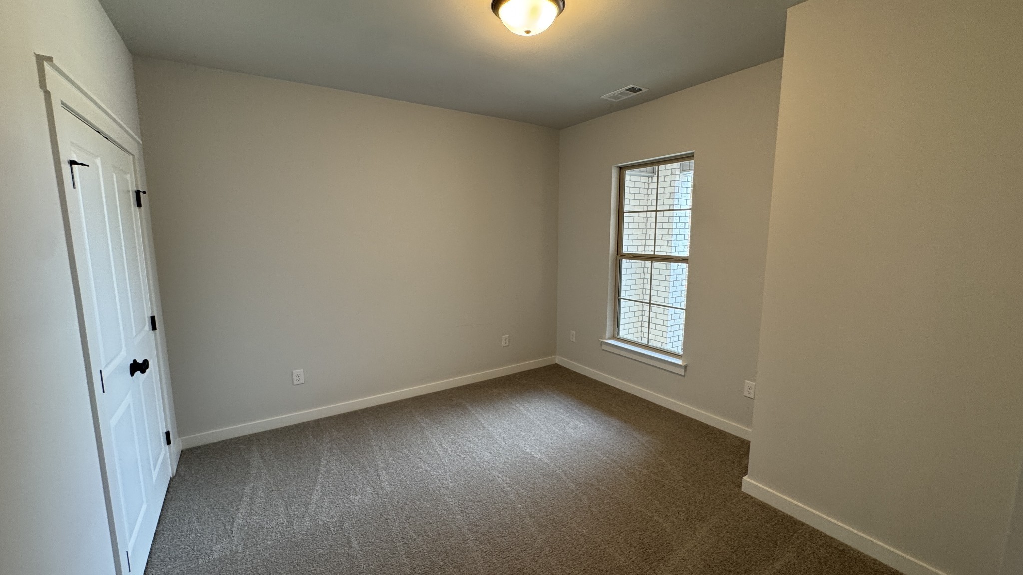 504 W Foxrun Property Photo 5