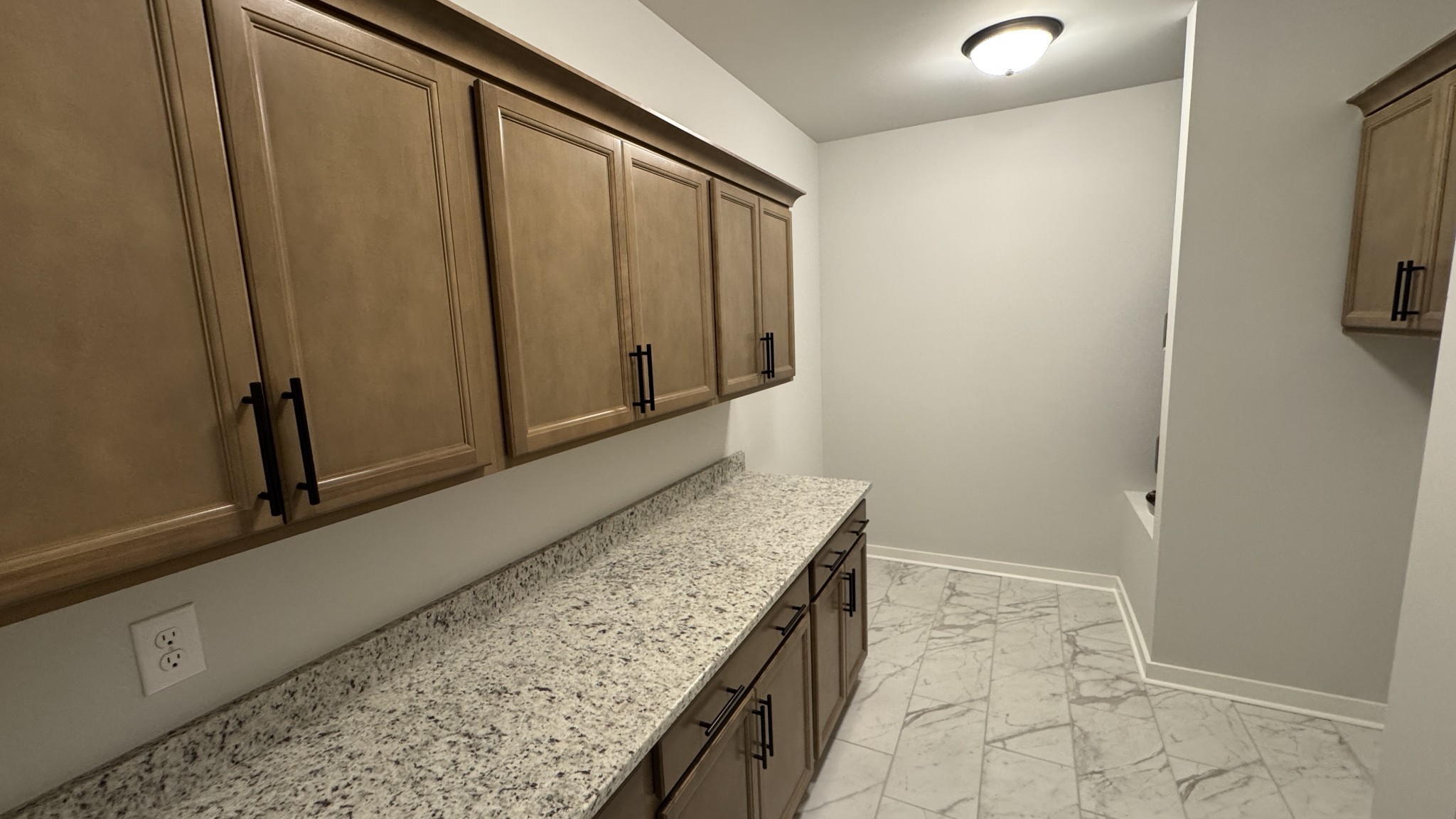 504 W Foxrun Property Photo 6
